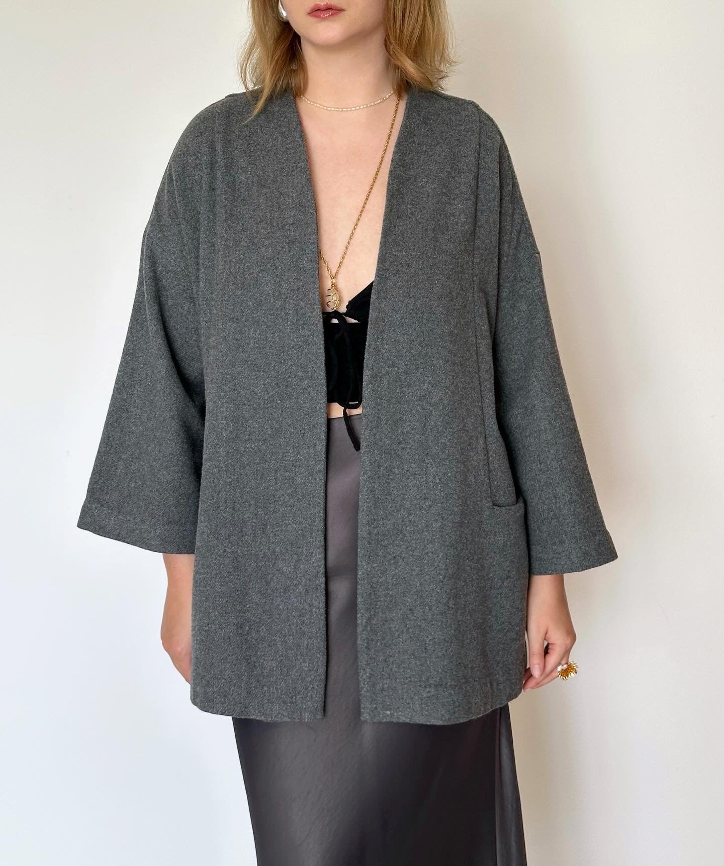 Beautiful vintage kimono style cardigan with wide sleeves