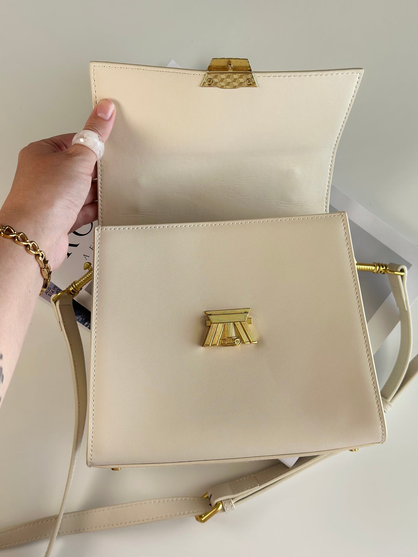 Elegant ivory leather handbag from Kassandre