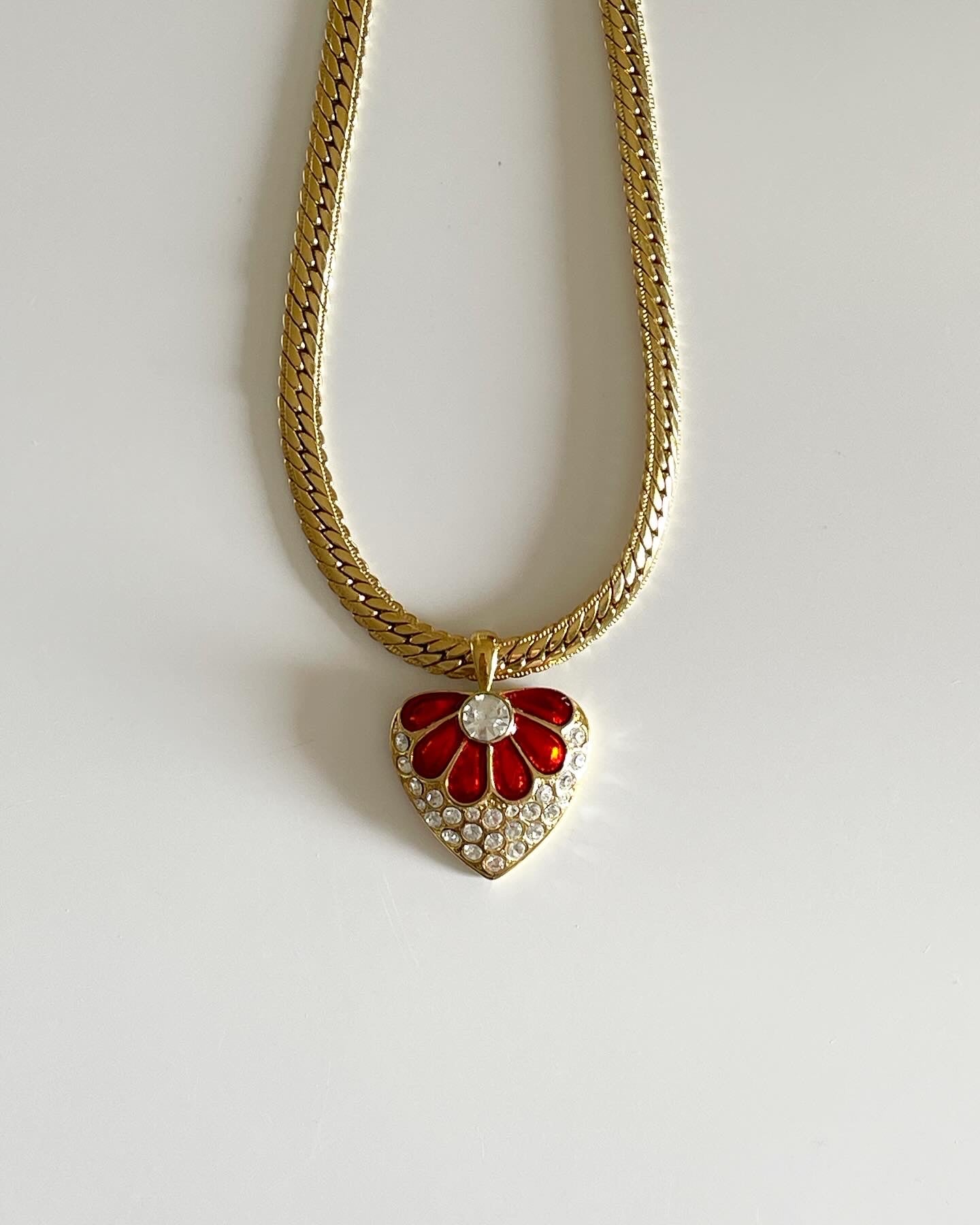 Gorgeous vintage necklace with strawberry-like design pendant