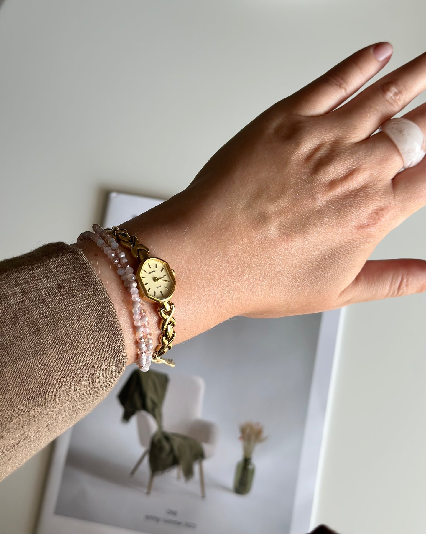 Elegant Sekonda gold-tone watch