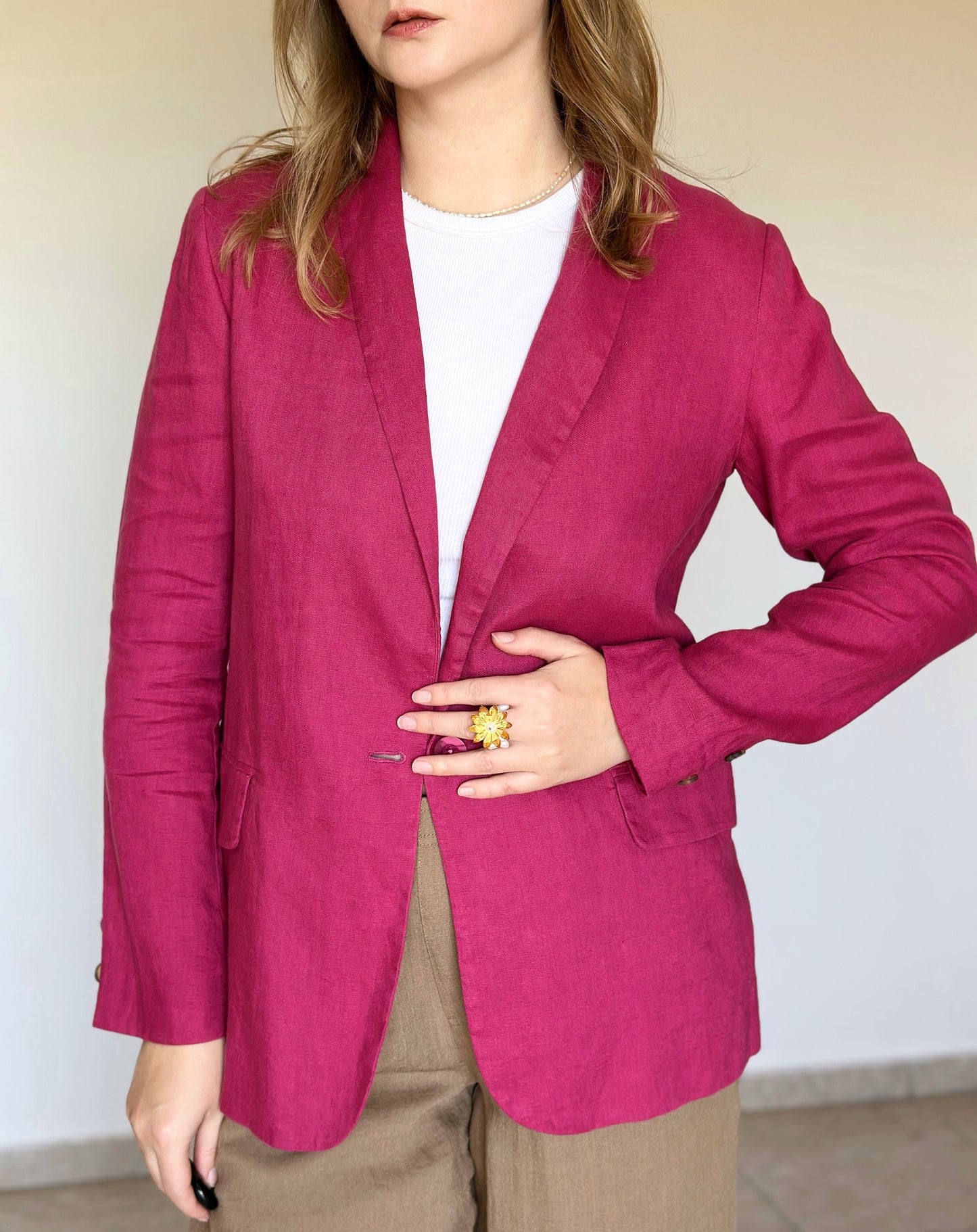 Stunning vintage Caroll blazer in a vibrant fuchsia pink