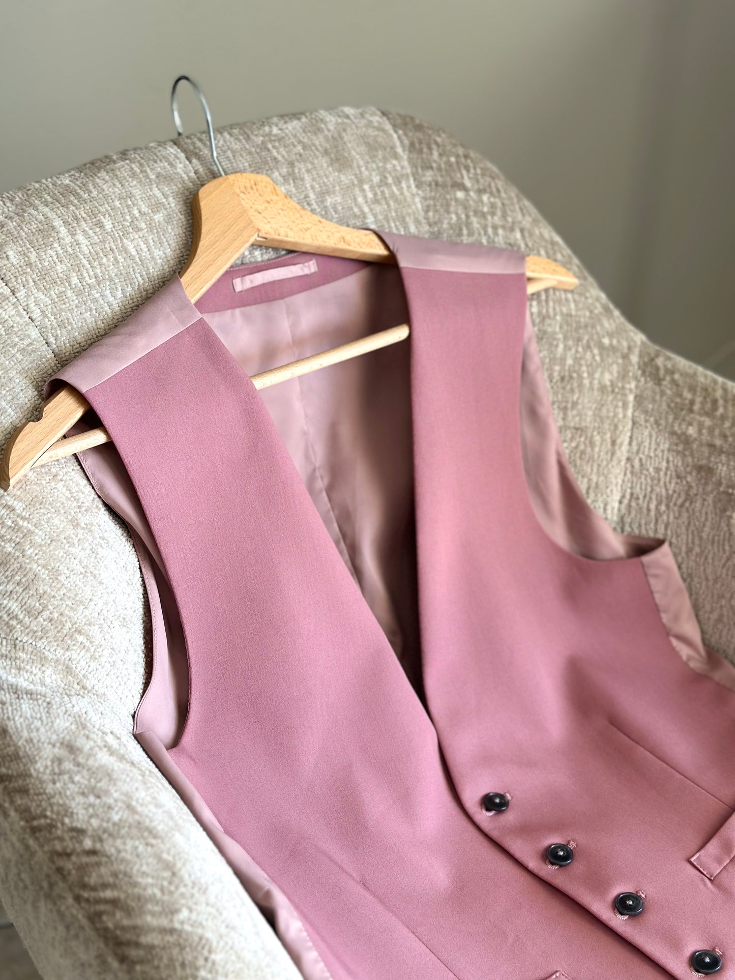 Men's vest in a beautiful dusty pink color