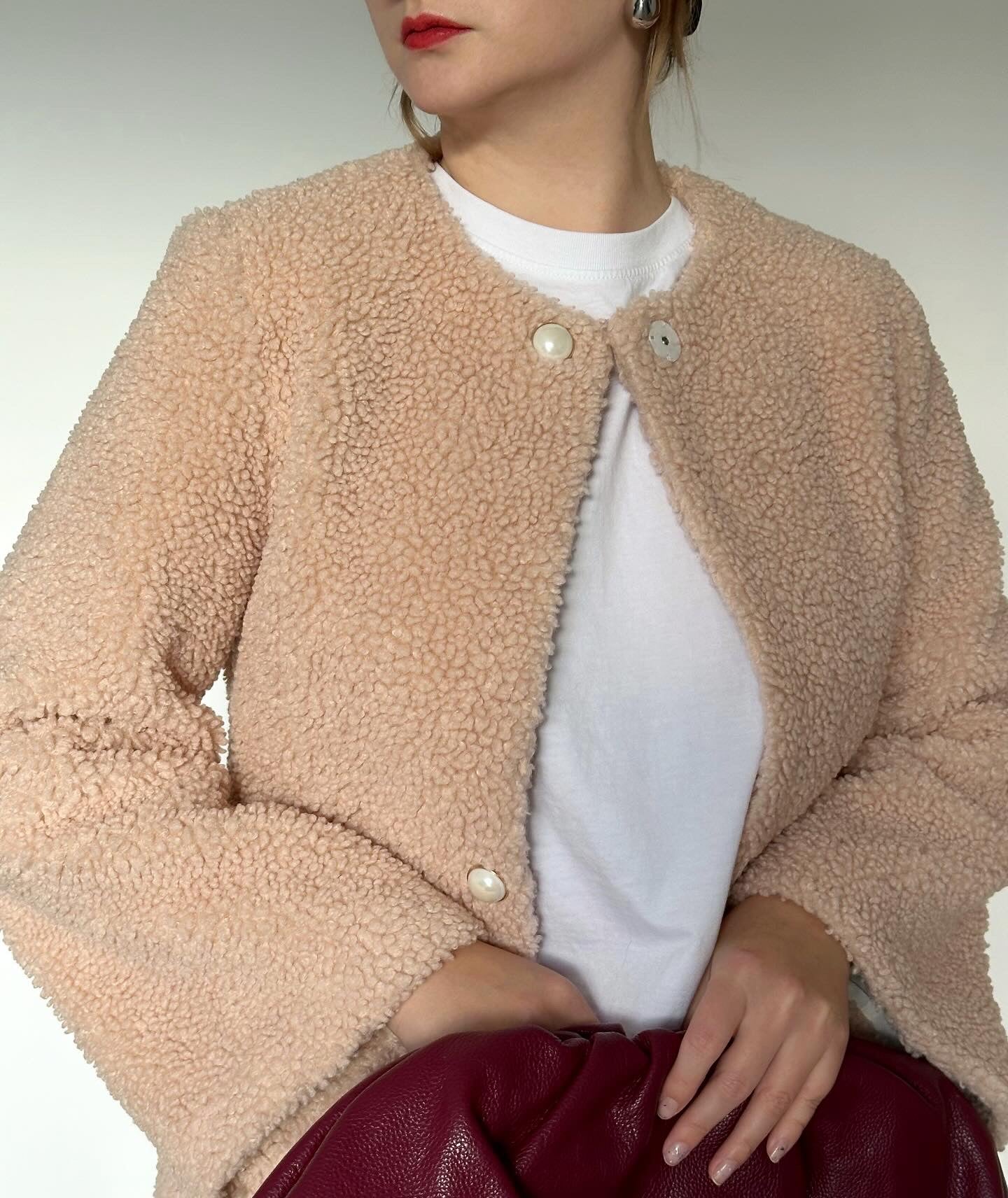 Vintage coat in teddy fabric with beautiful pearl buttons