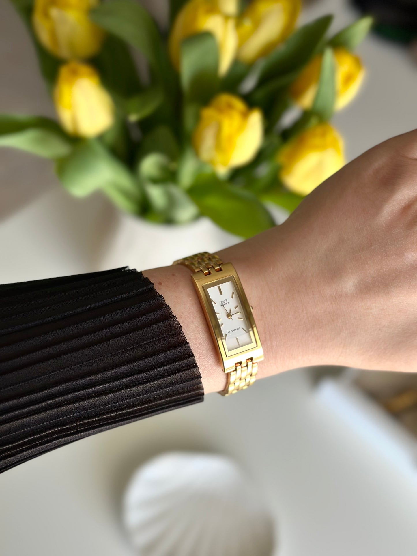 Elegant vintage gold-tone watch Q&Q Superior ✨