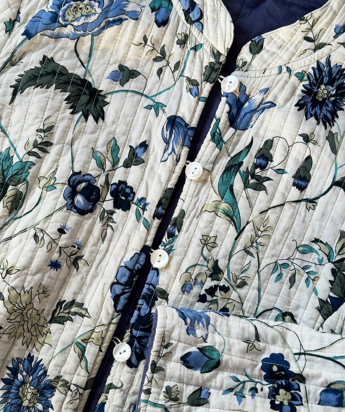 Lovely quilted jacket with floral print