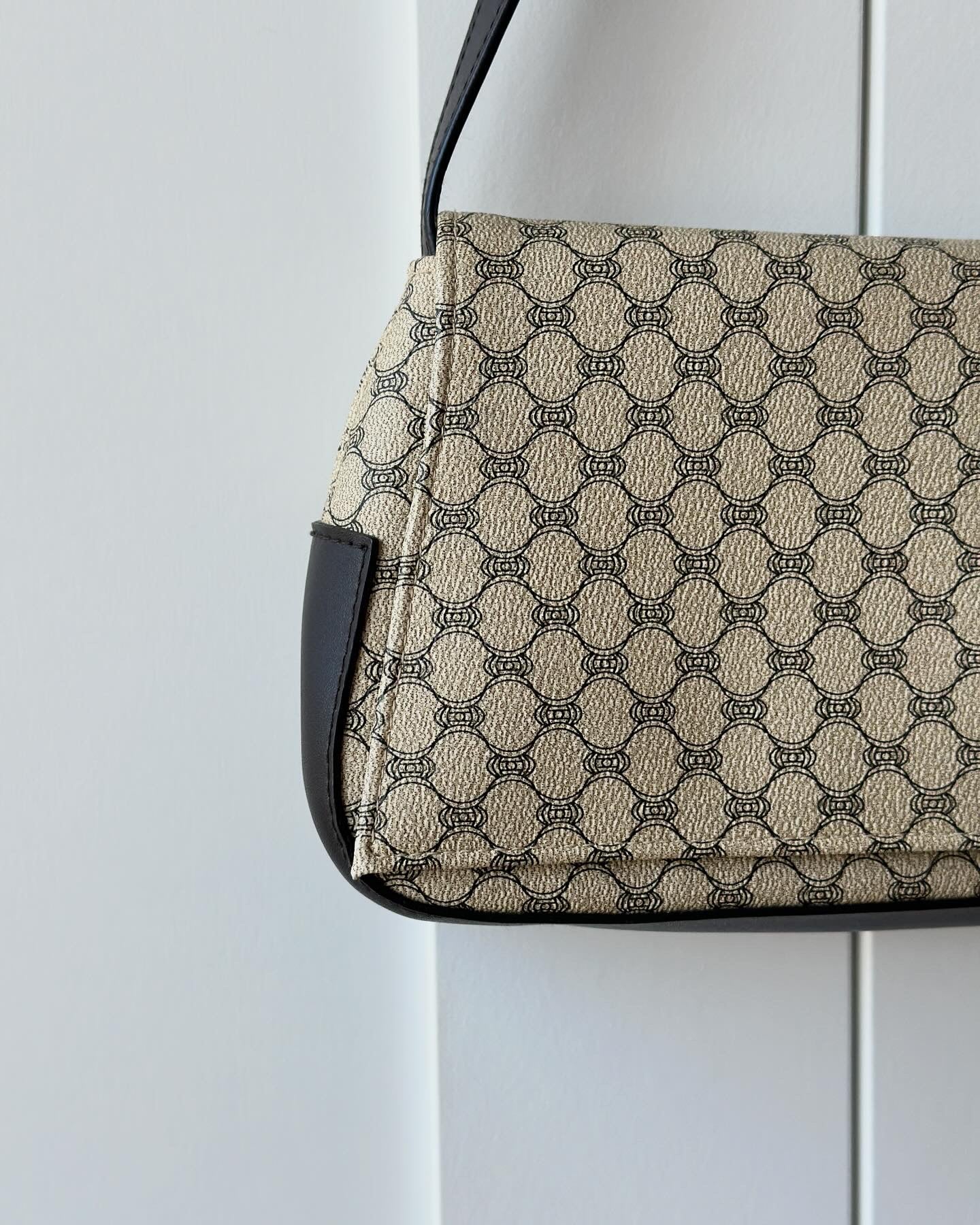 Vintage baguette bag