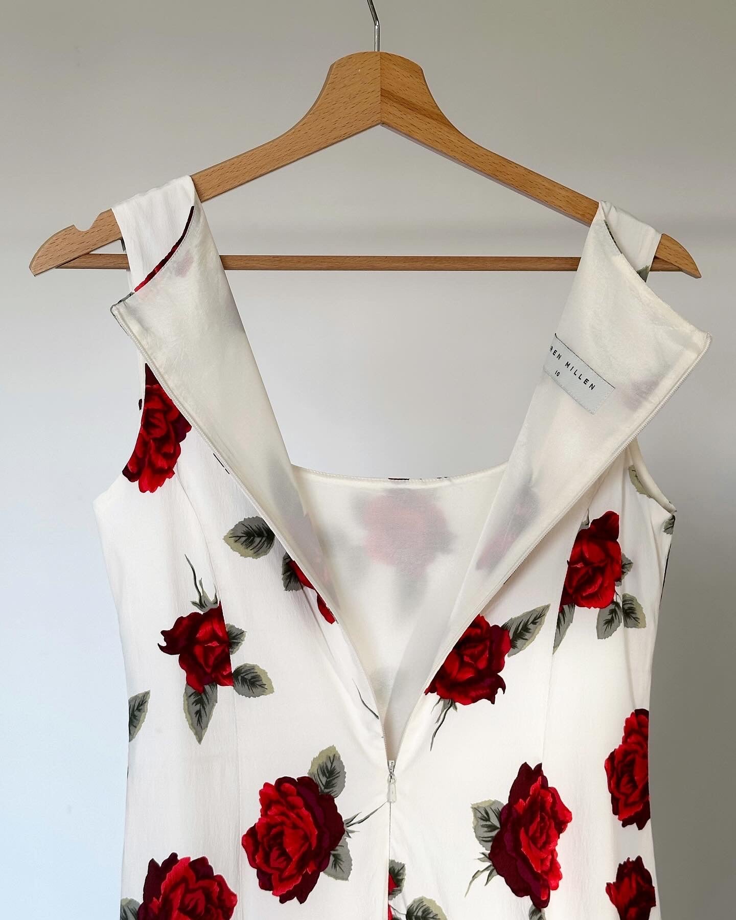 Stunning vintage floral dress by Karen Millen 🌺