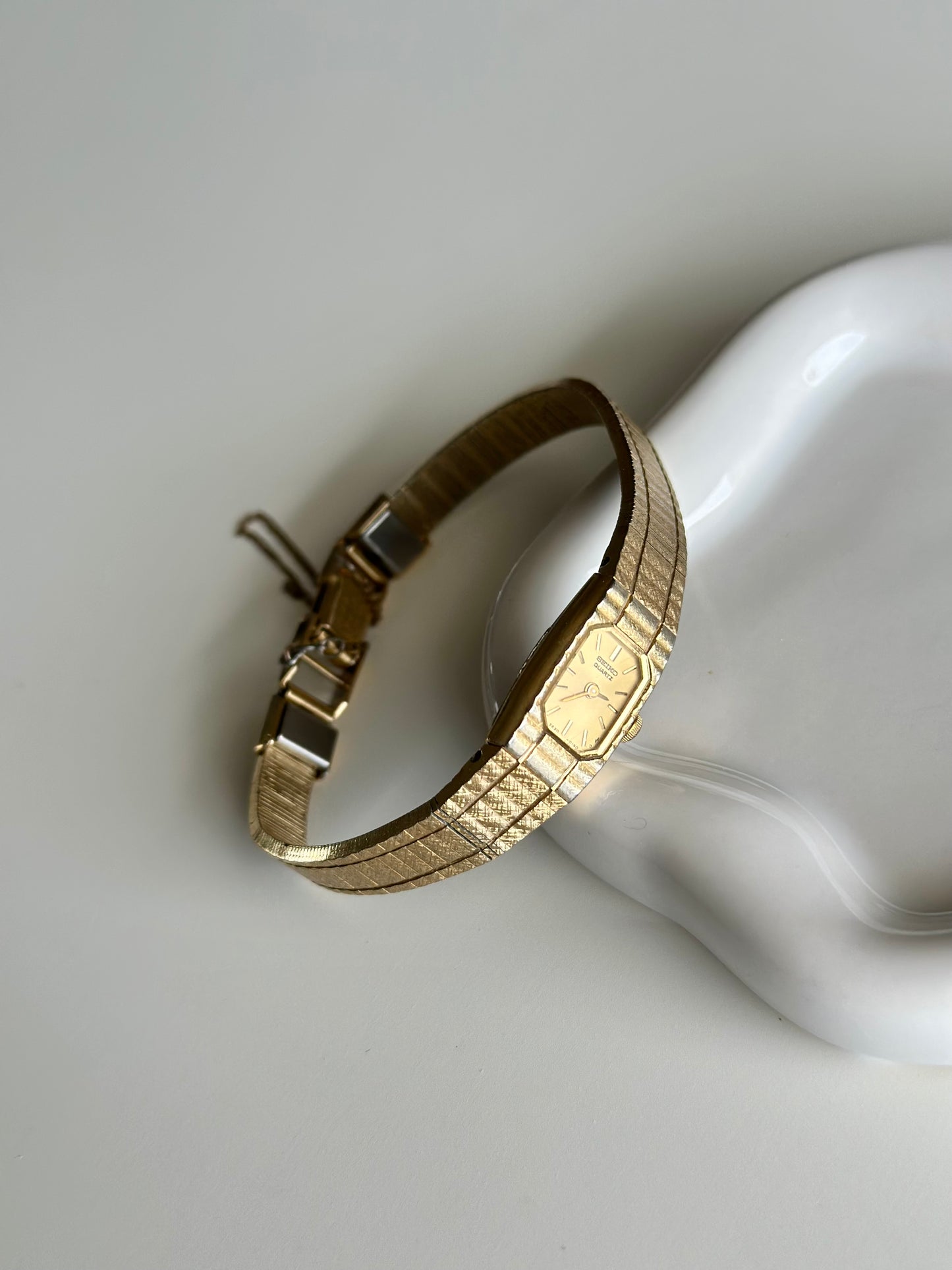 Charming vintage Seiko quartz watch