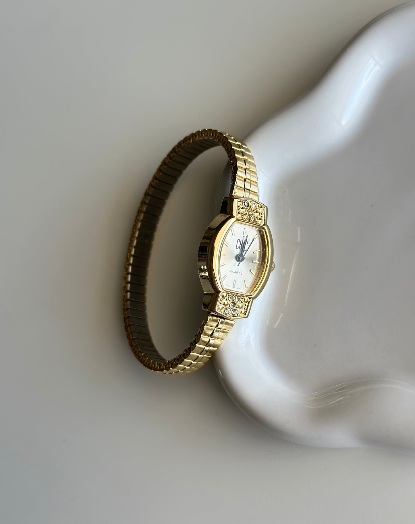Charming vintage quartz watch