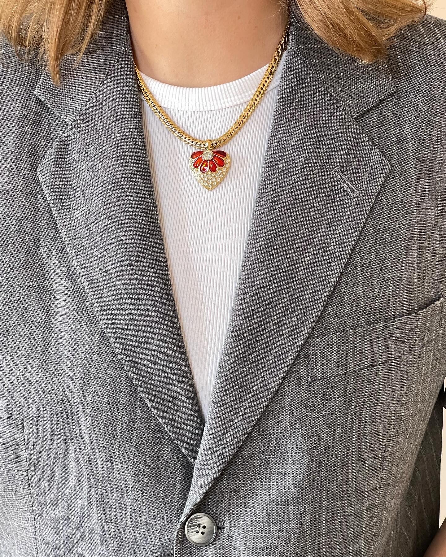 Gorgeous vintage necklace with strawberry-like design pendant
