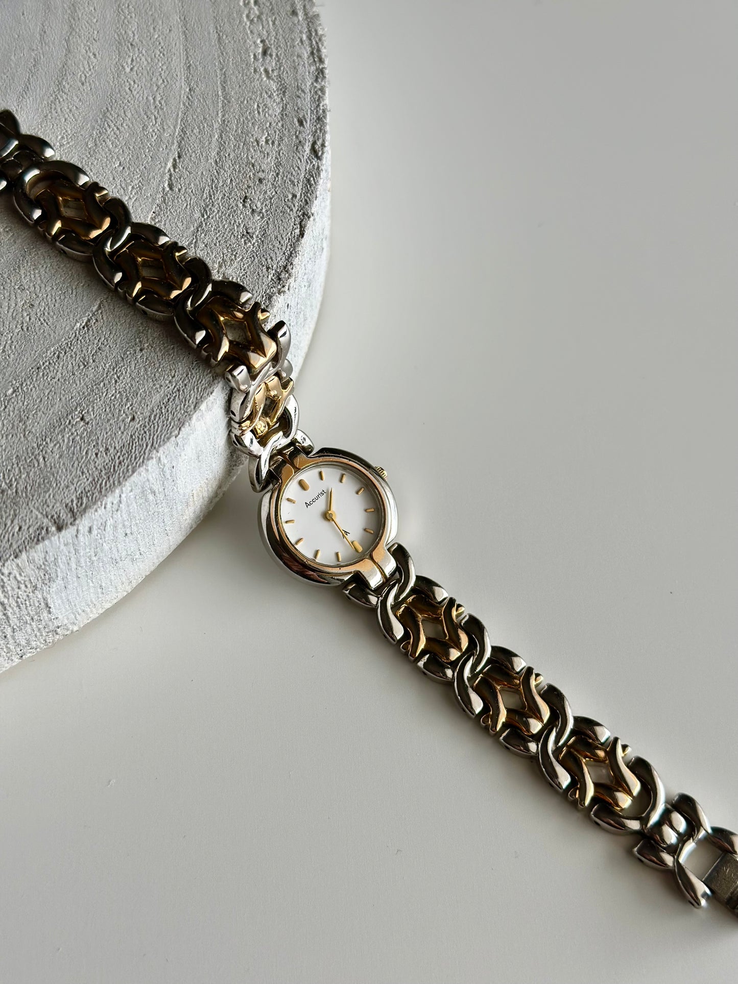 Charming vintage two-tones watch Accurist
