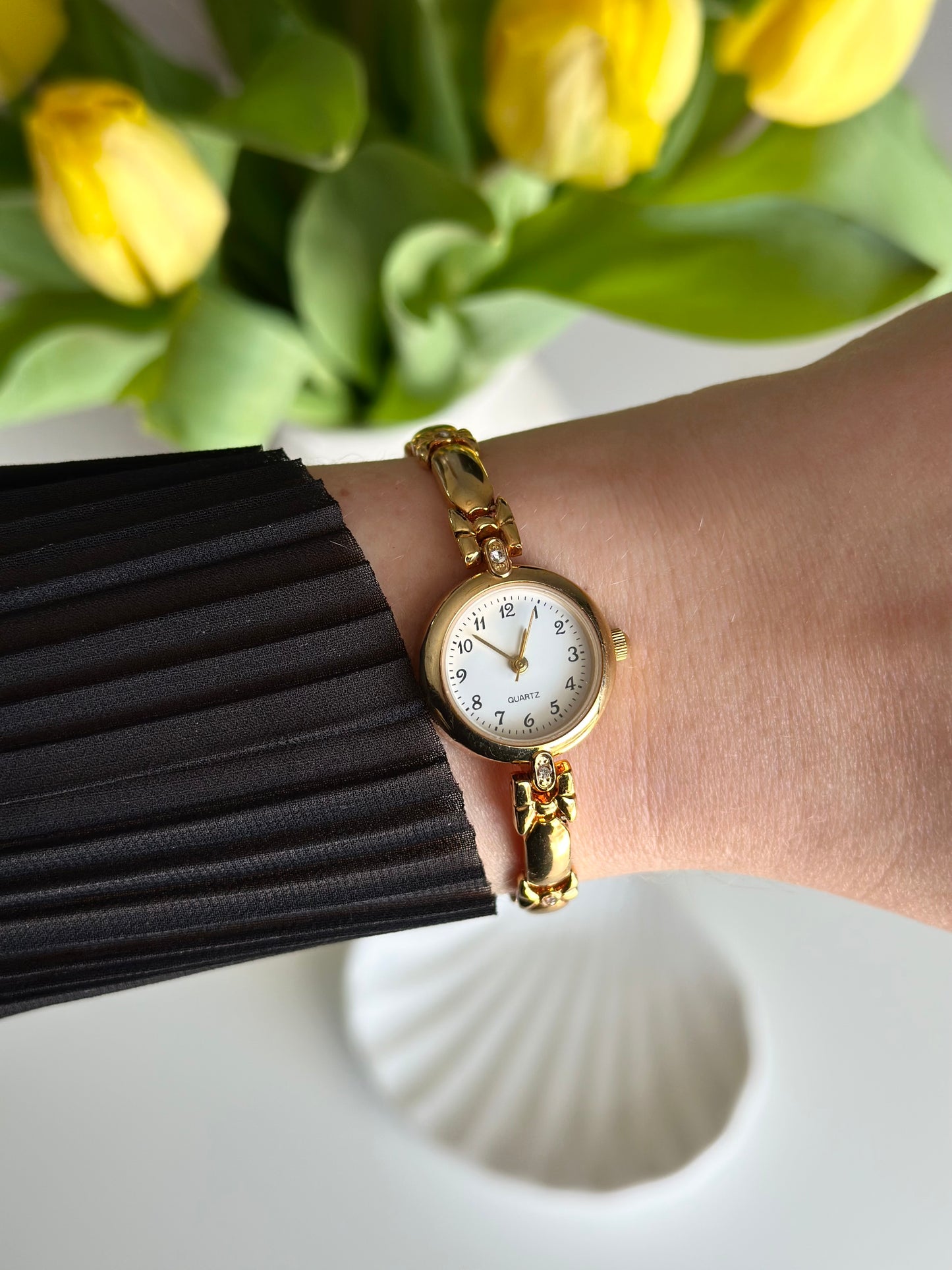 Lovely vintage gold-tone watch from the 2000s