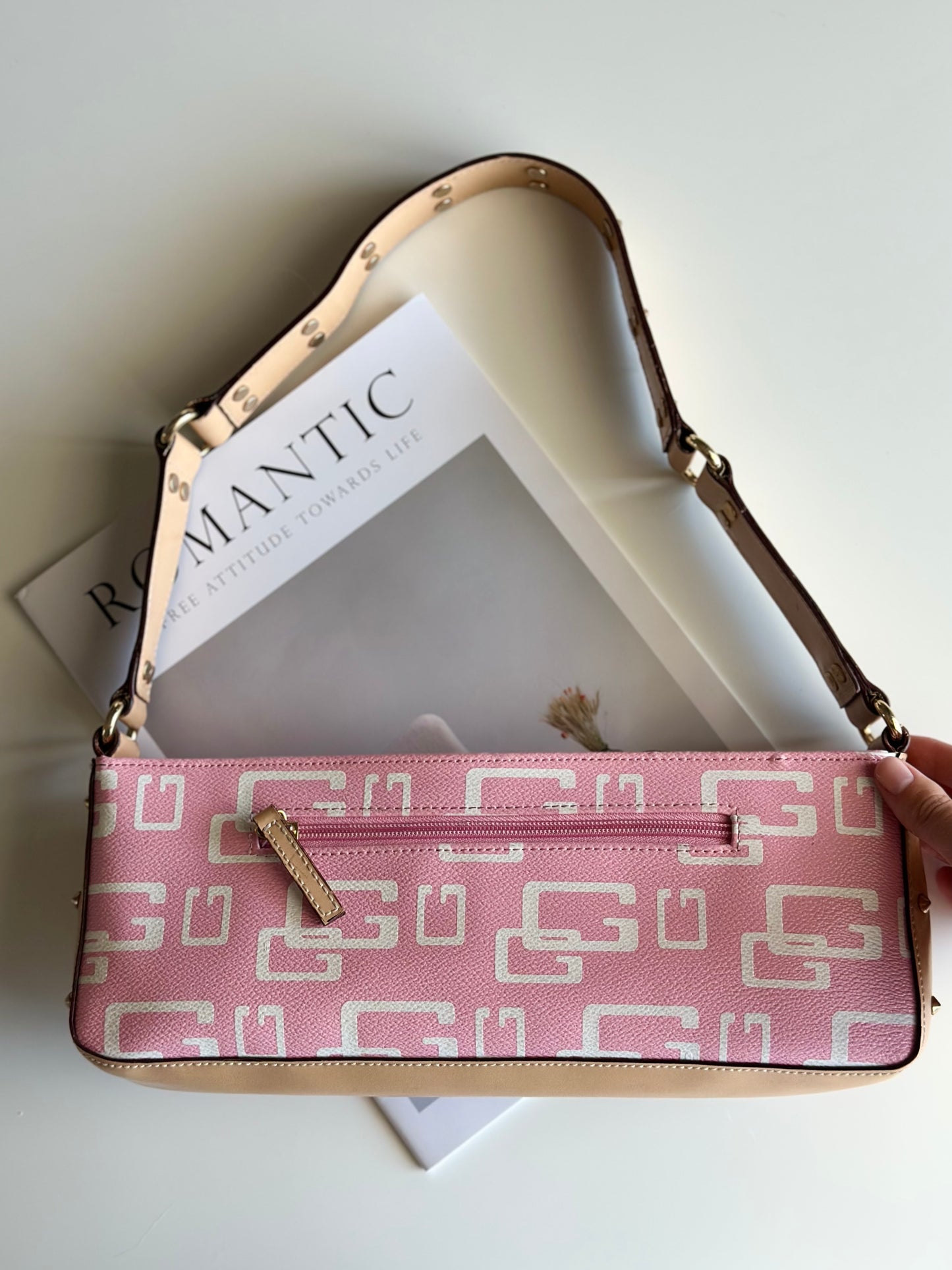 Vintage Y2K Guess shoulder bag in pink and ivory faux leather