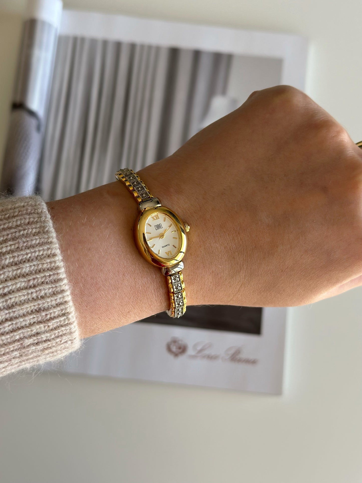 Charming two-toned vintage watch Carvel ✨