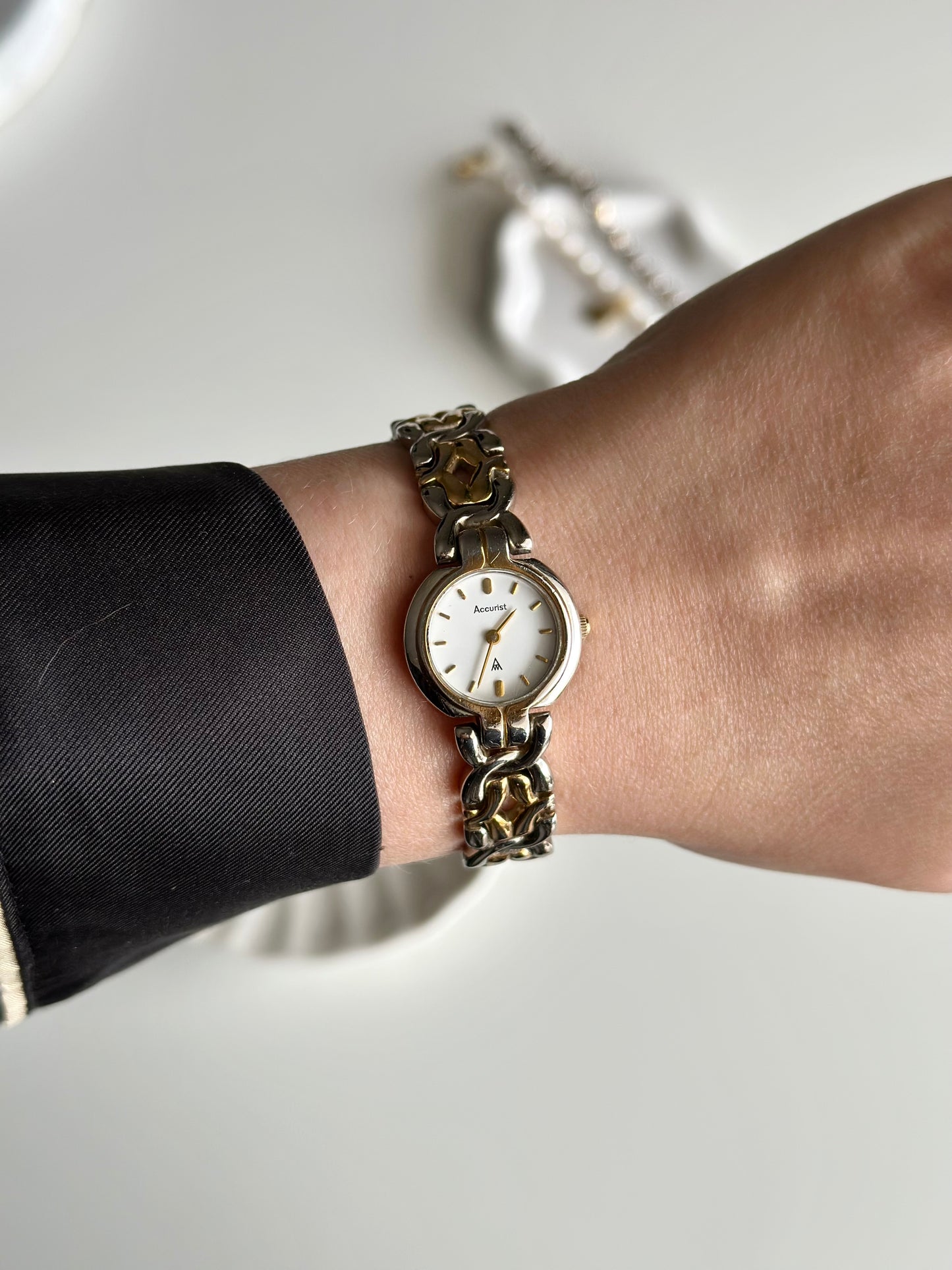 Charming vintage two-tones watch Accurist