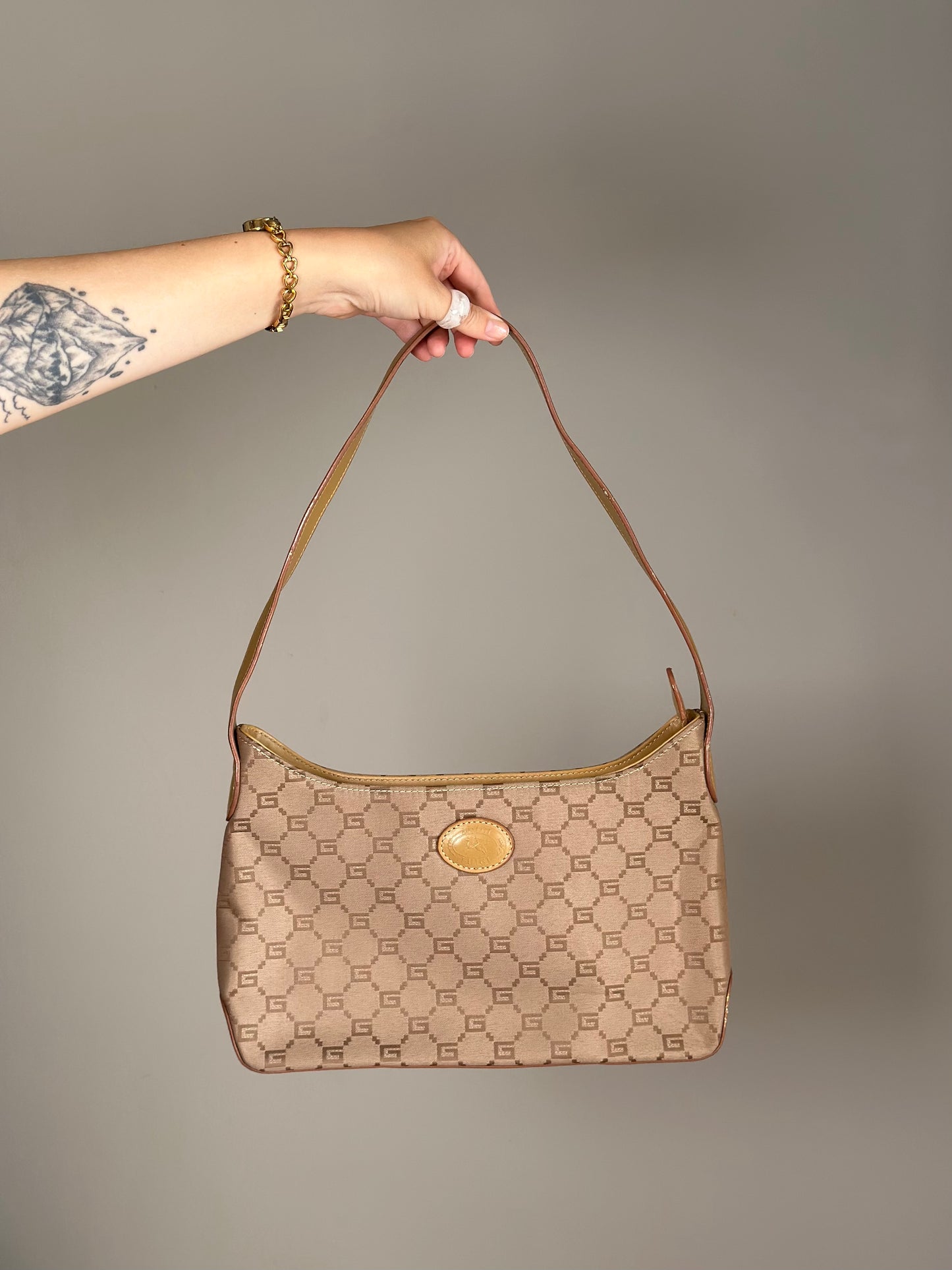 Charming vintage beige shoulder bag