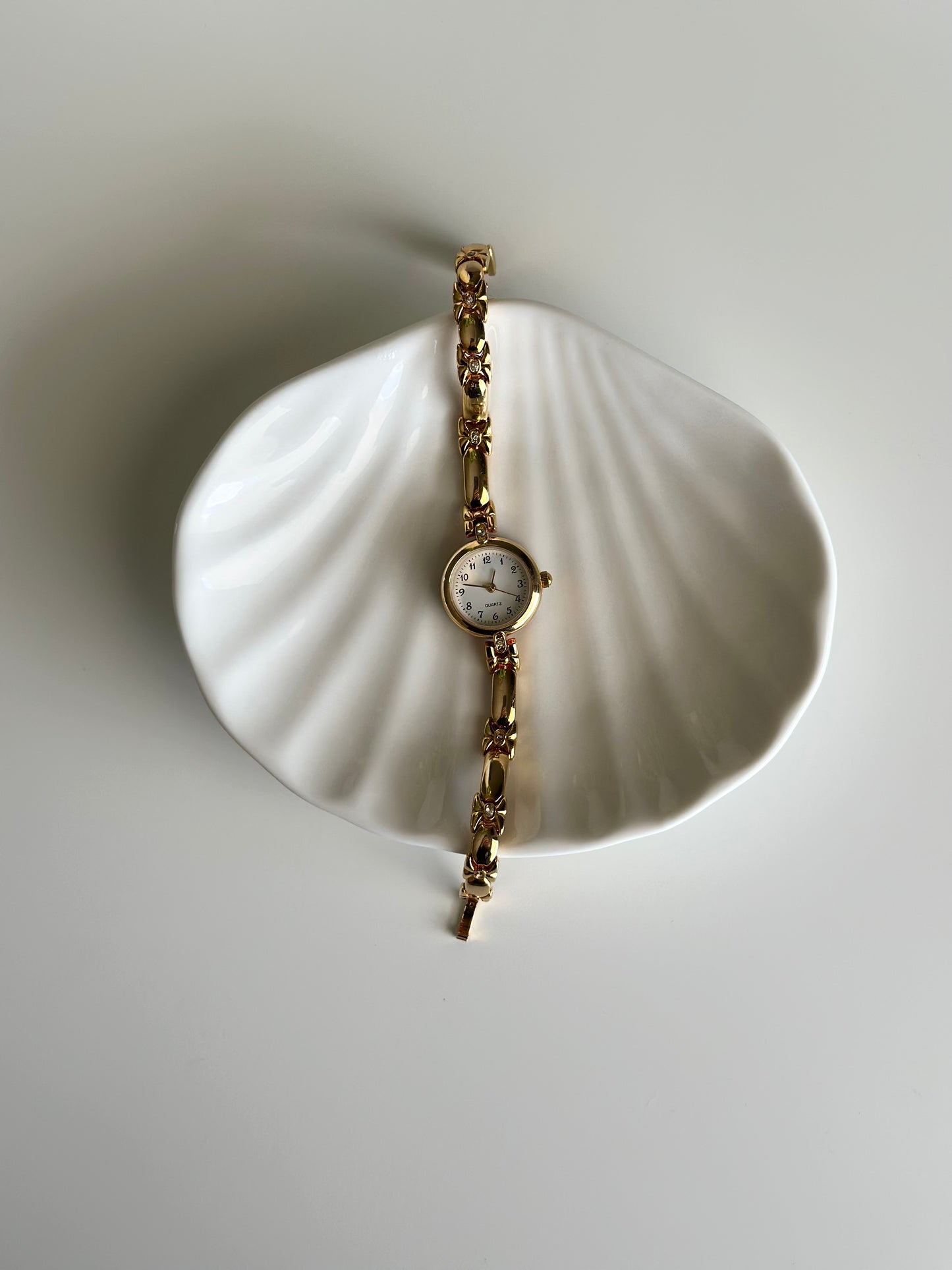 Lovely vintage gold-tone watch from the 2000s