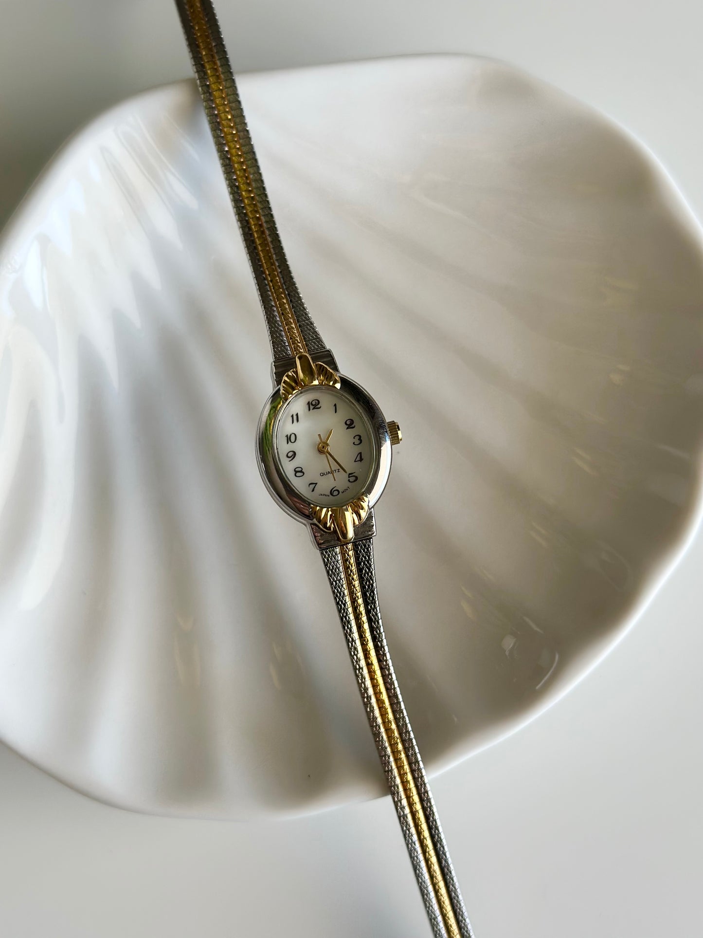 Timeless vintage Avon watch from the 1990s ✨