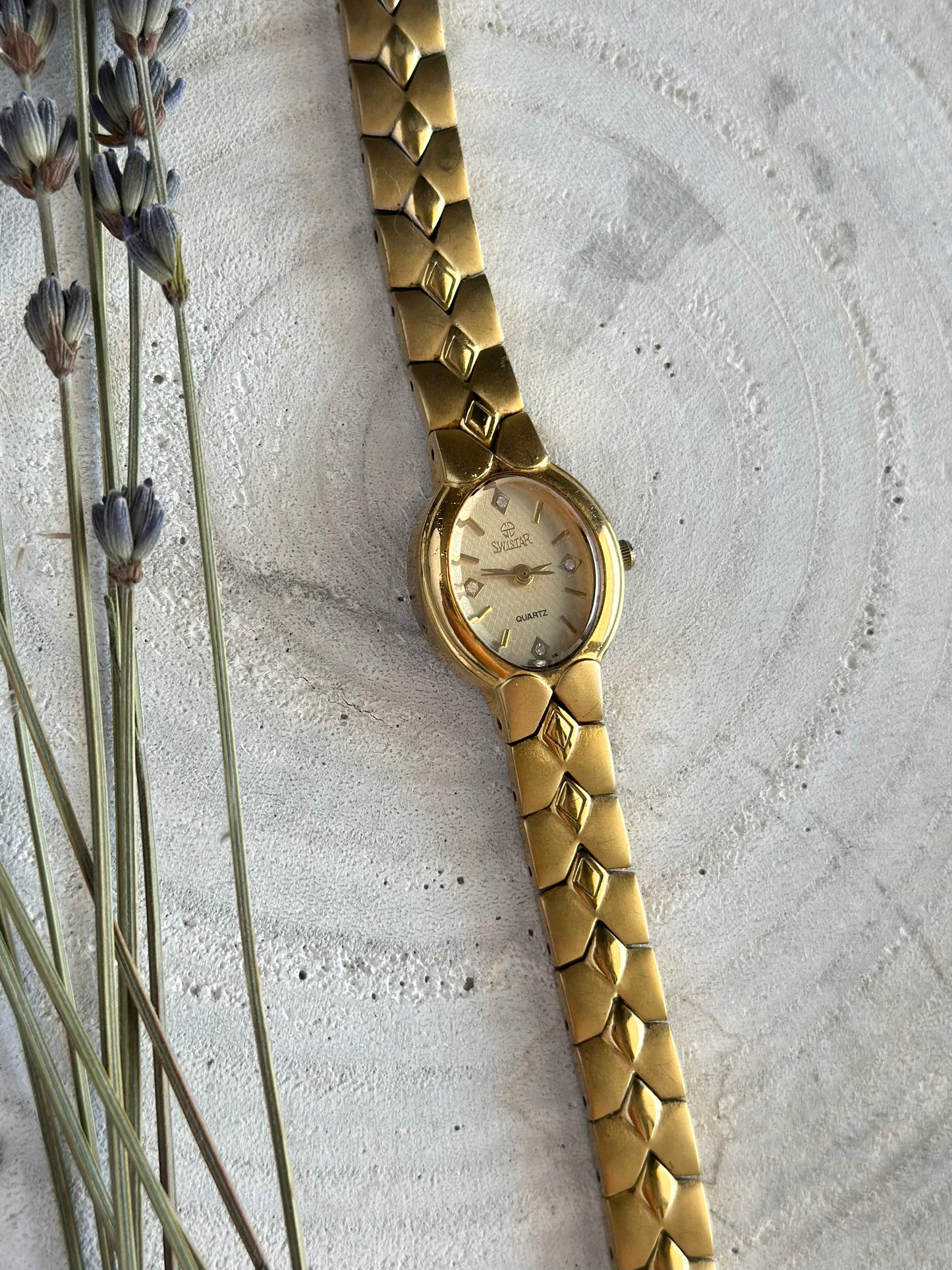Elegant vintage classic '90s watch Swistar