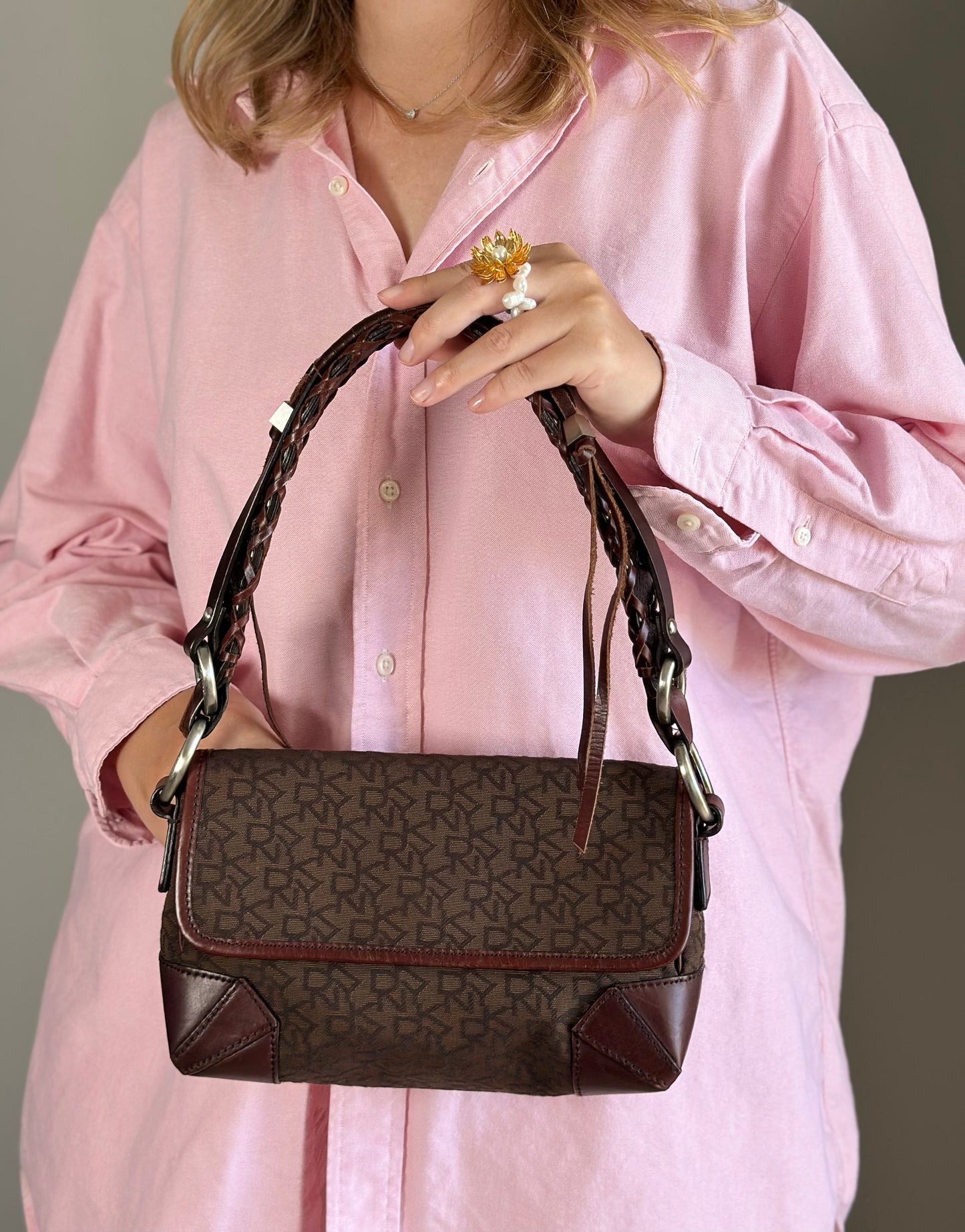 Amazing vintage DKNY shoulder bag in brown monogram print