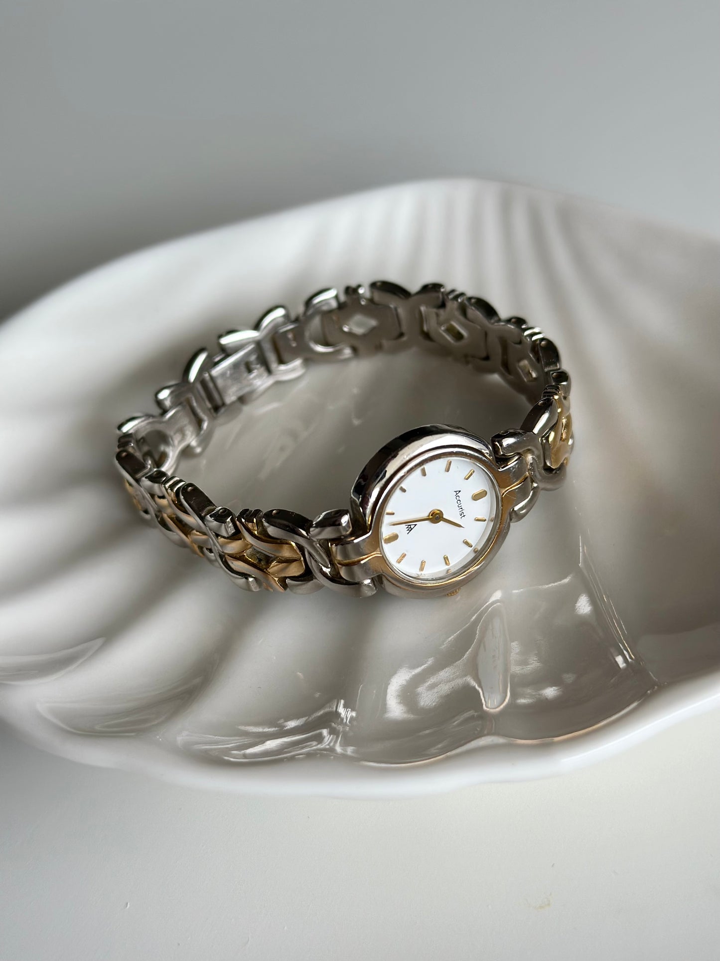 Charming vintage two-tones watch Accurist