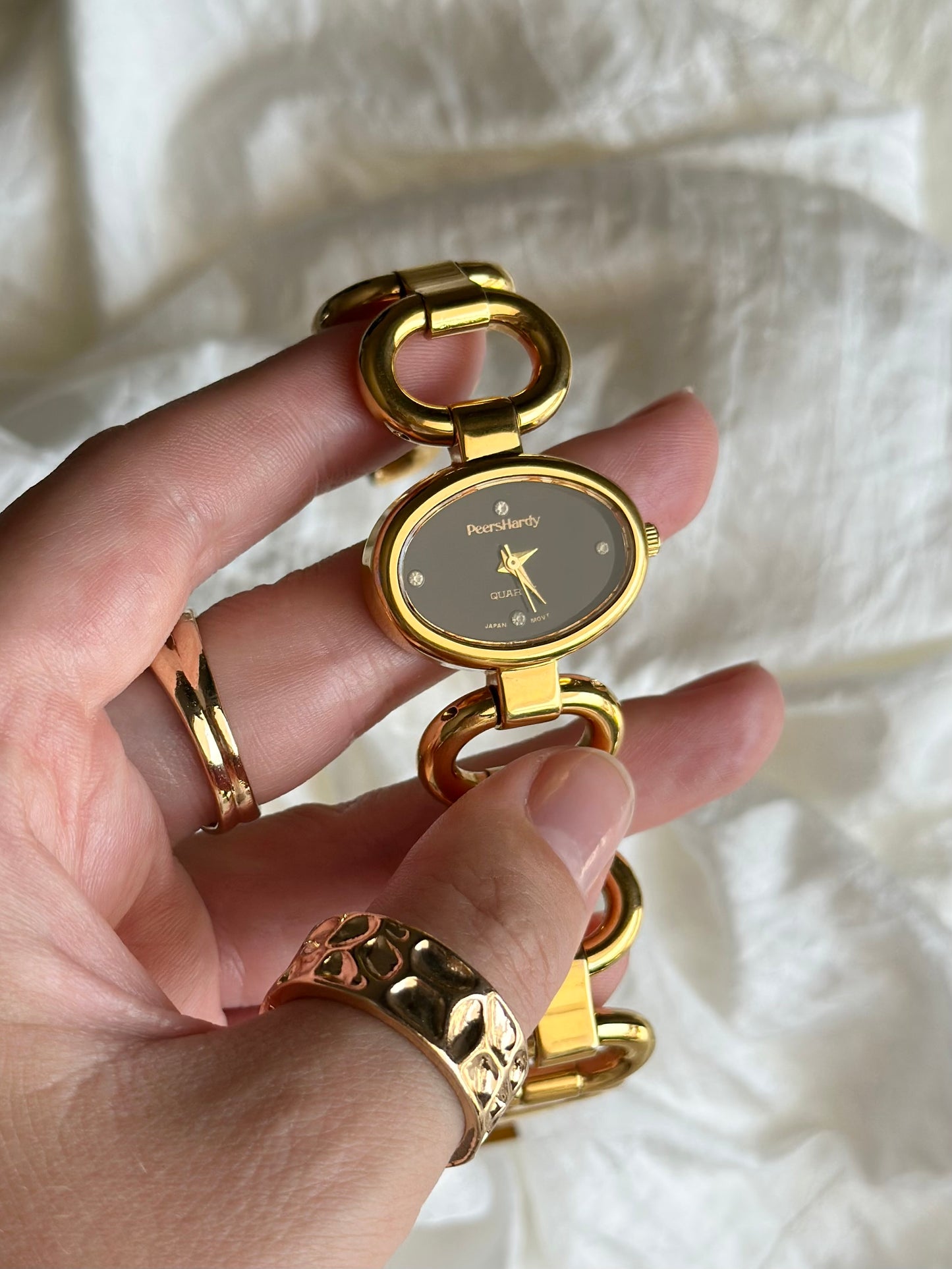 Striking vintage watch from Peers Hardy with black dial