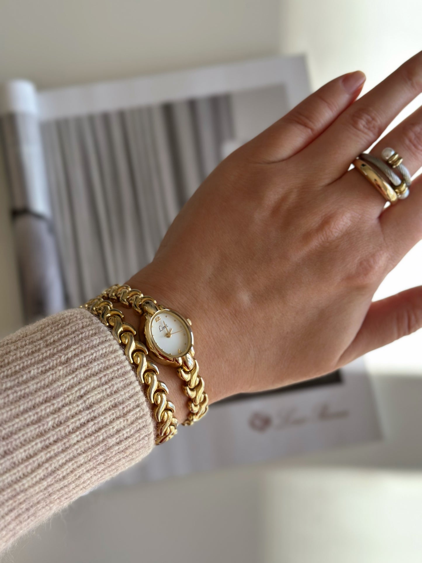 Stunning vintage gold-tone watch and bracelet set Limit