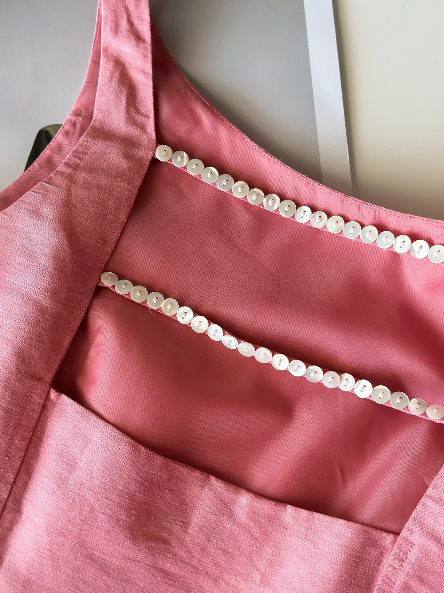 Linen-silk tailored top with open back
