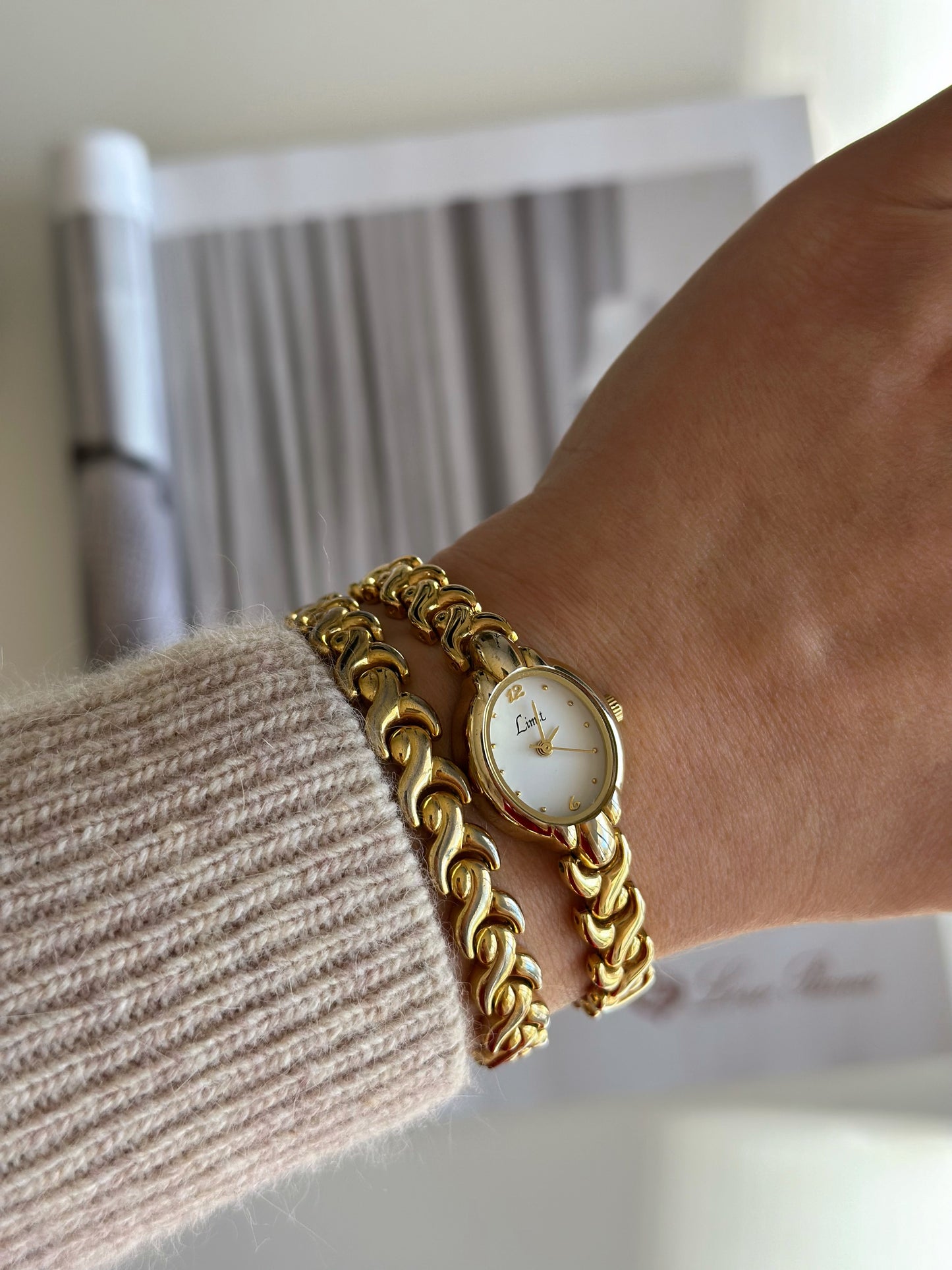 Stunning vintage gold-tone watch and bracelet set Limit