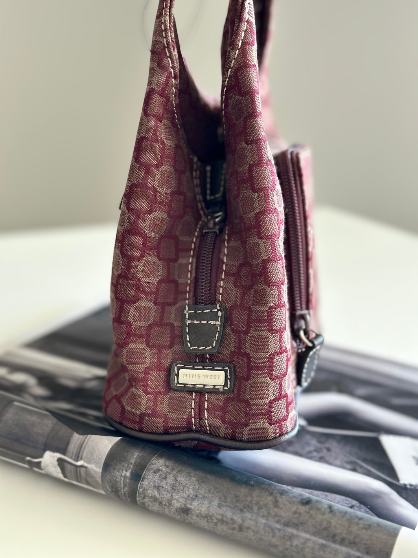Cute vintage bag by Nine West with mirror from 90s