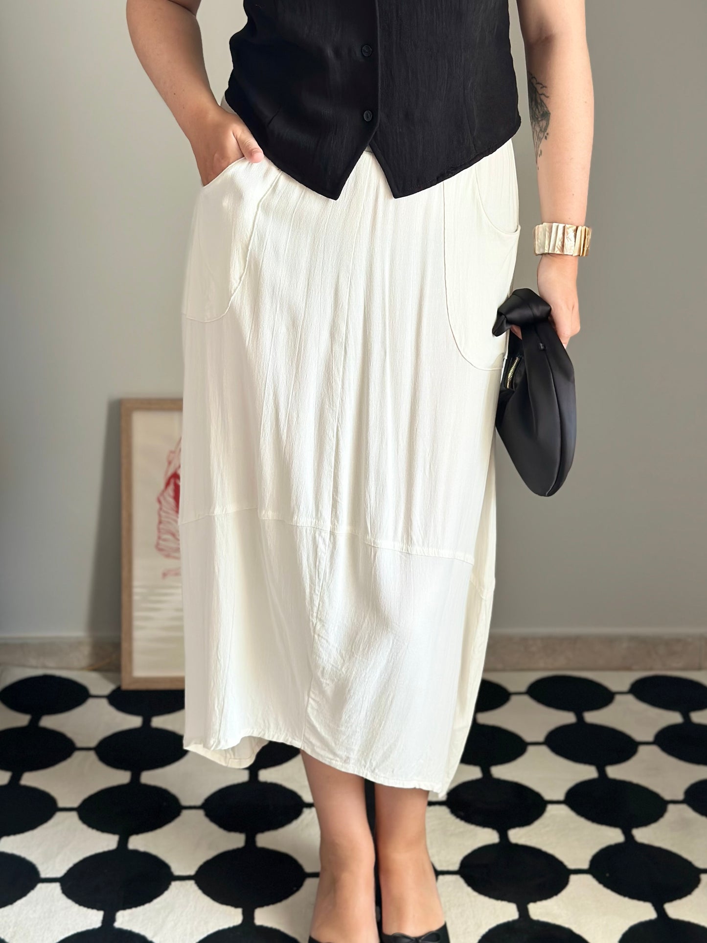 Beautiful midi viscose skirt from Scandinavian brand