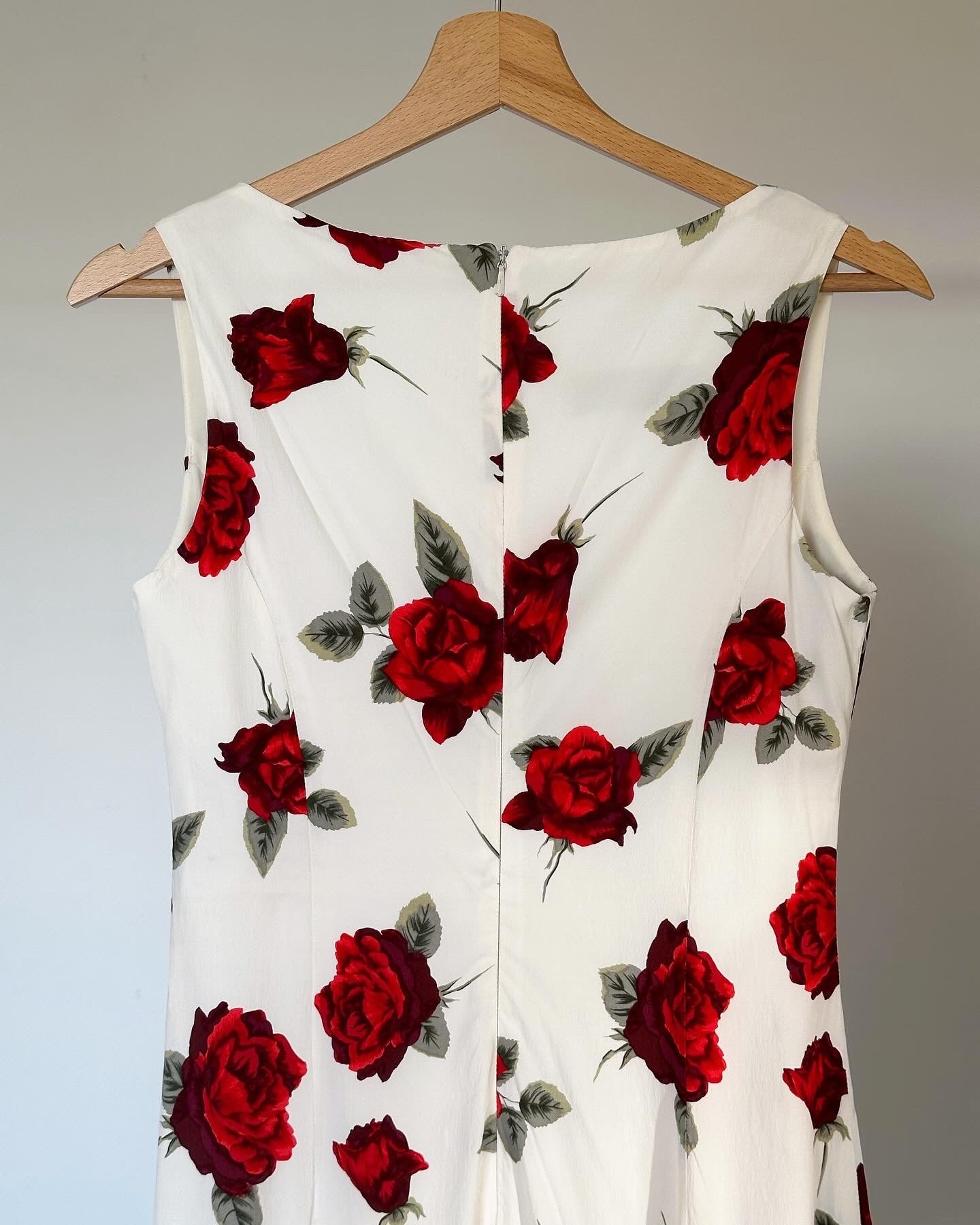 Stunning vintage floral dress by Karen Millen 🌺