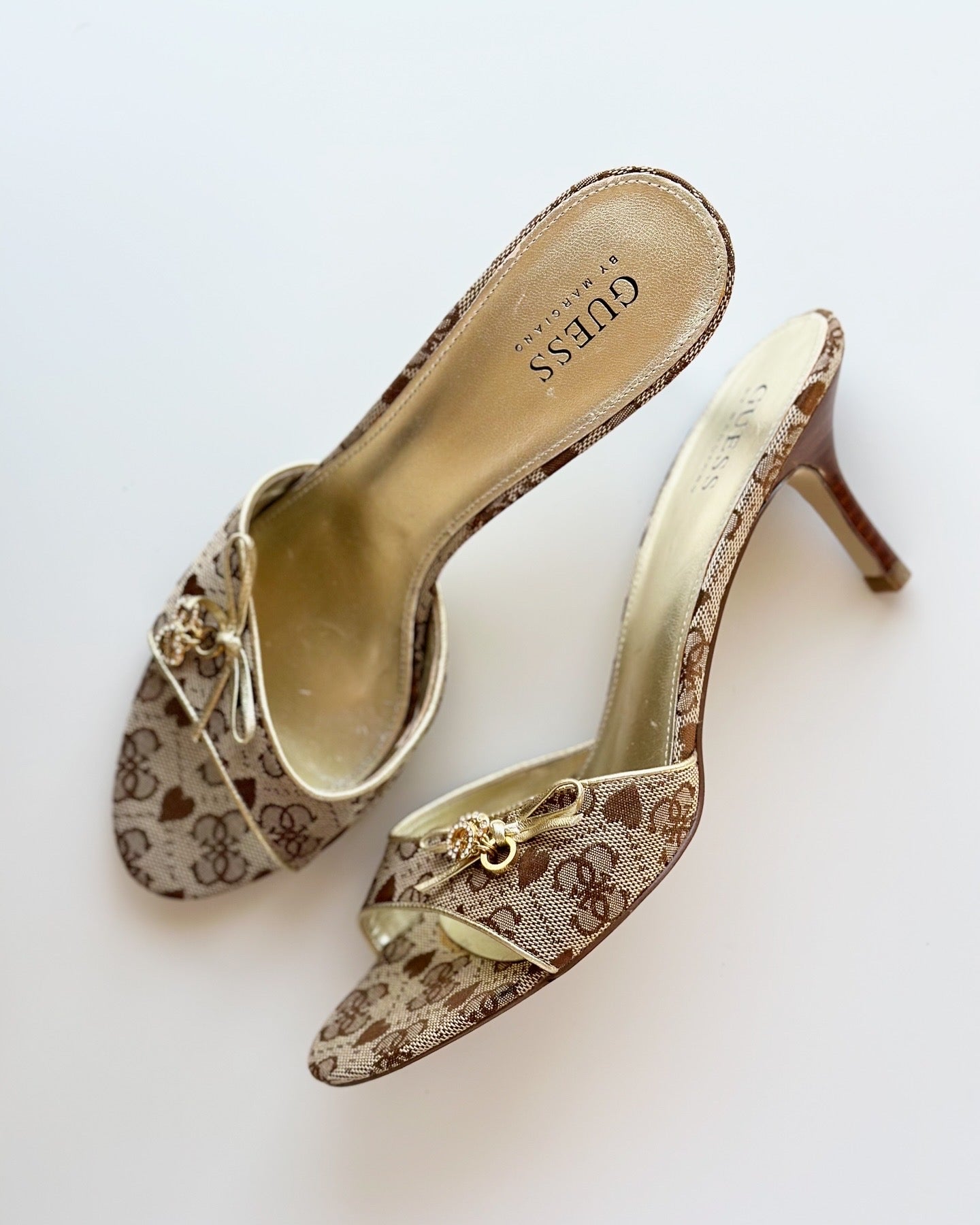 Amazing vintage heeled mules Guess