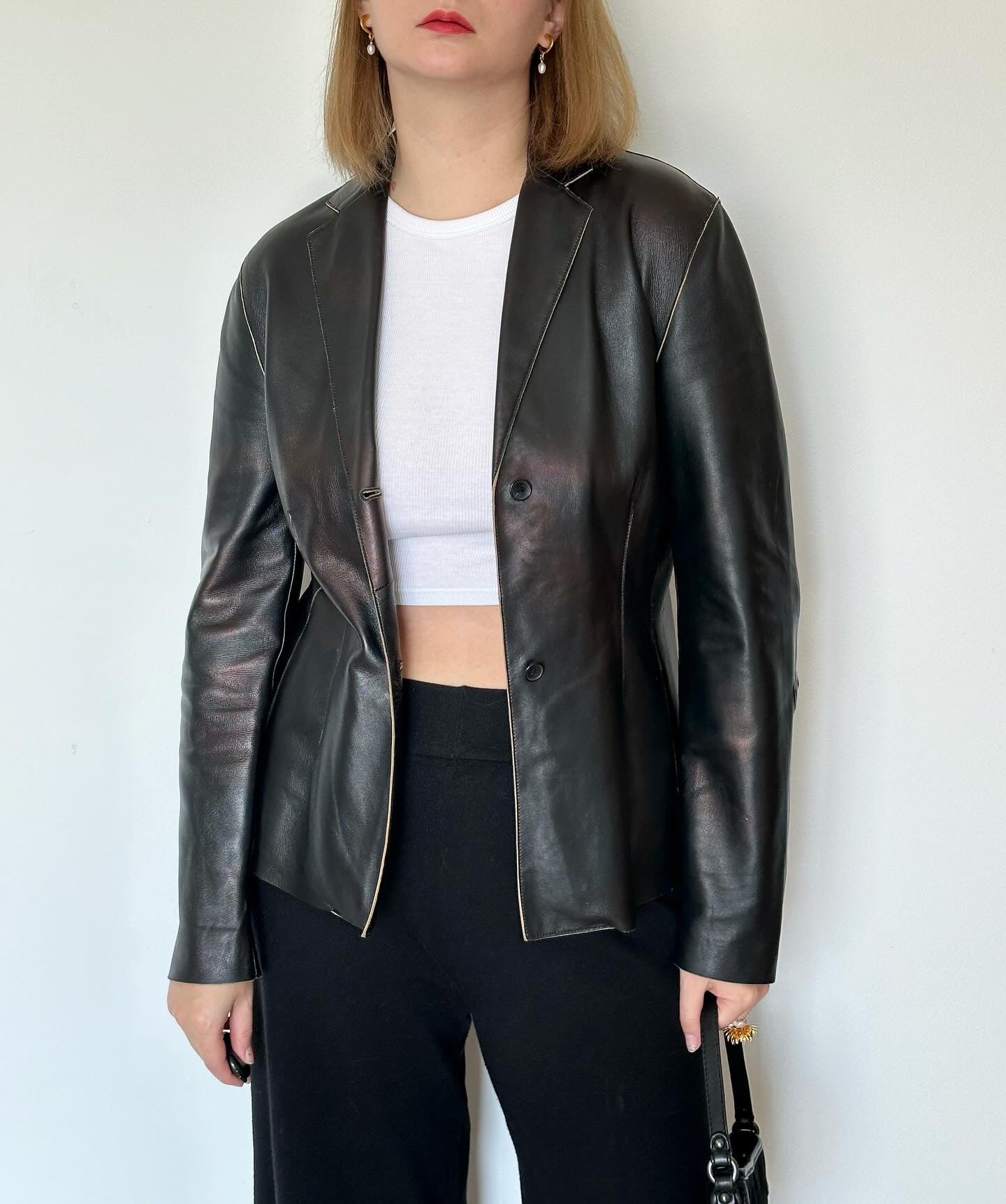 Stunning vintage leather jacket 💔