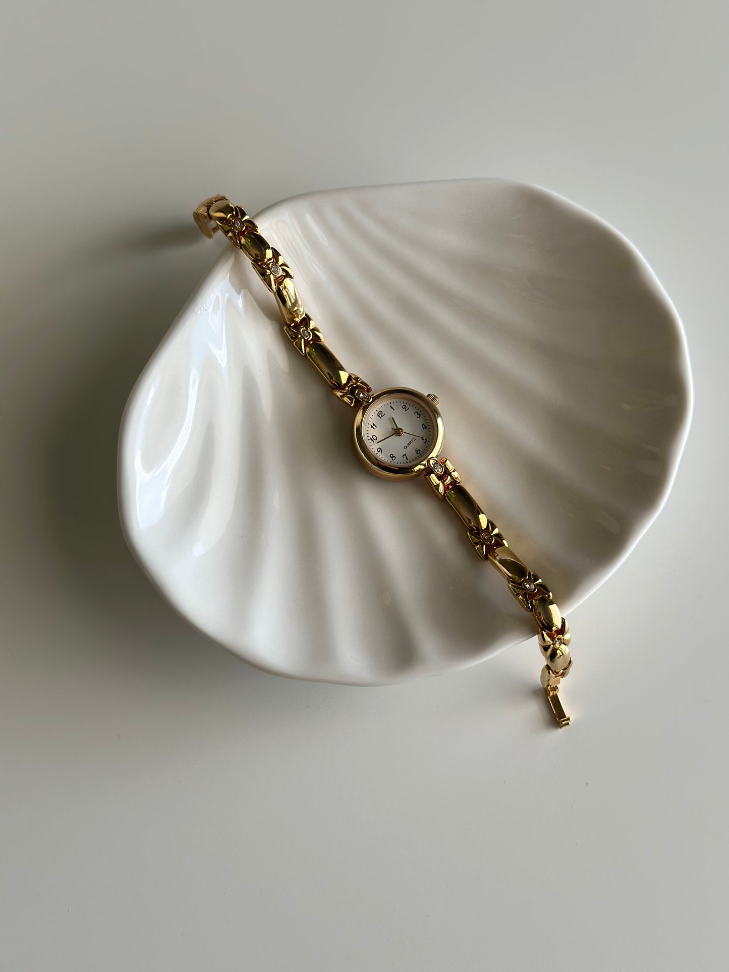 Lovely vintage gold-tone watch from the 2000s