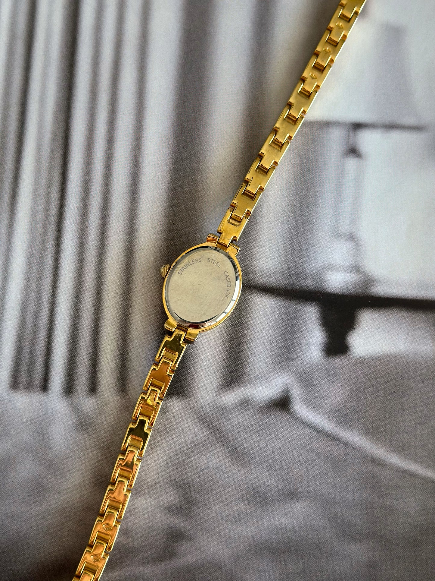 Charming two-toned vintage watch Carvel ✨