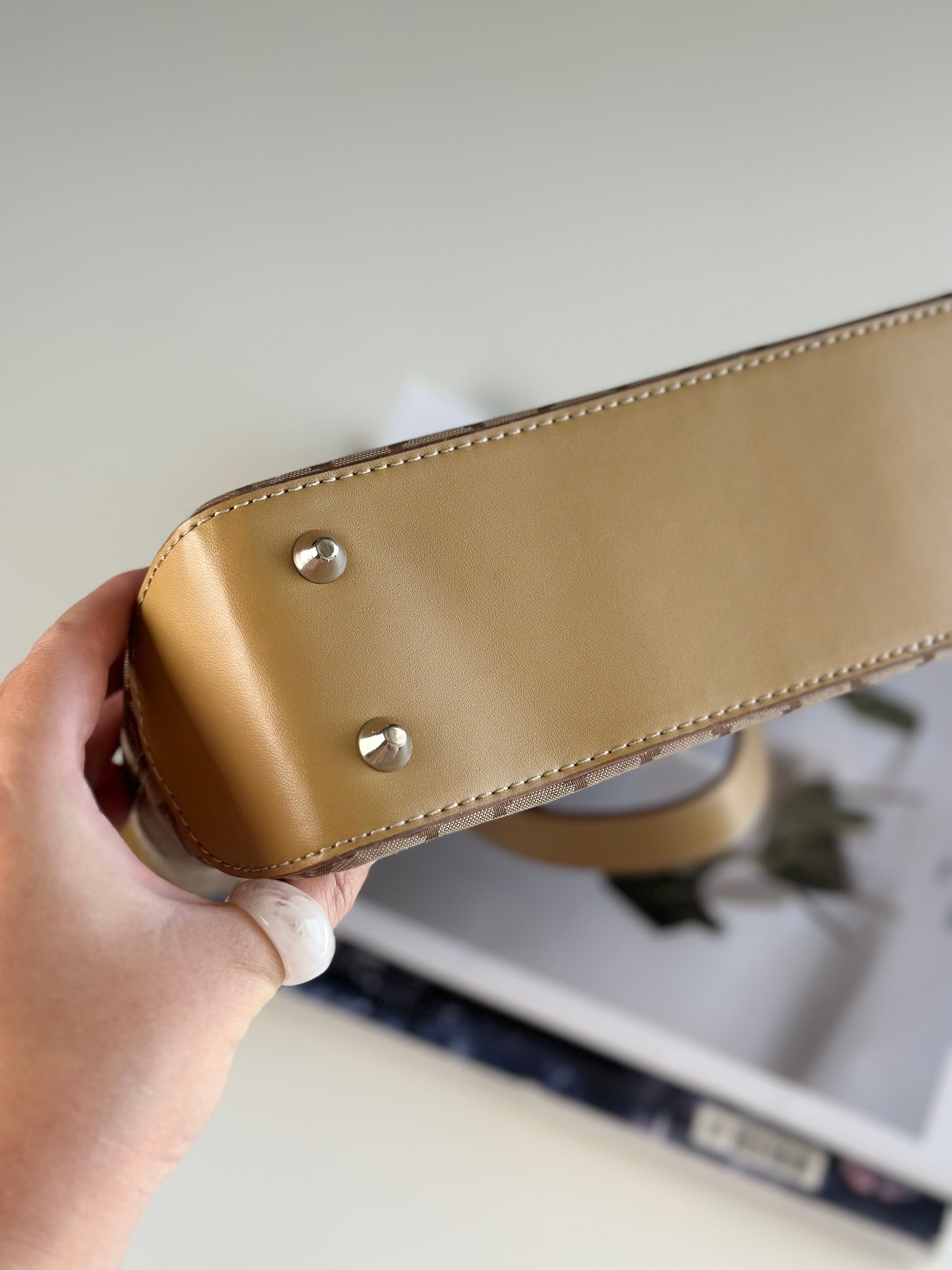 Charming vintage beige shoulder bag