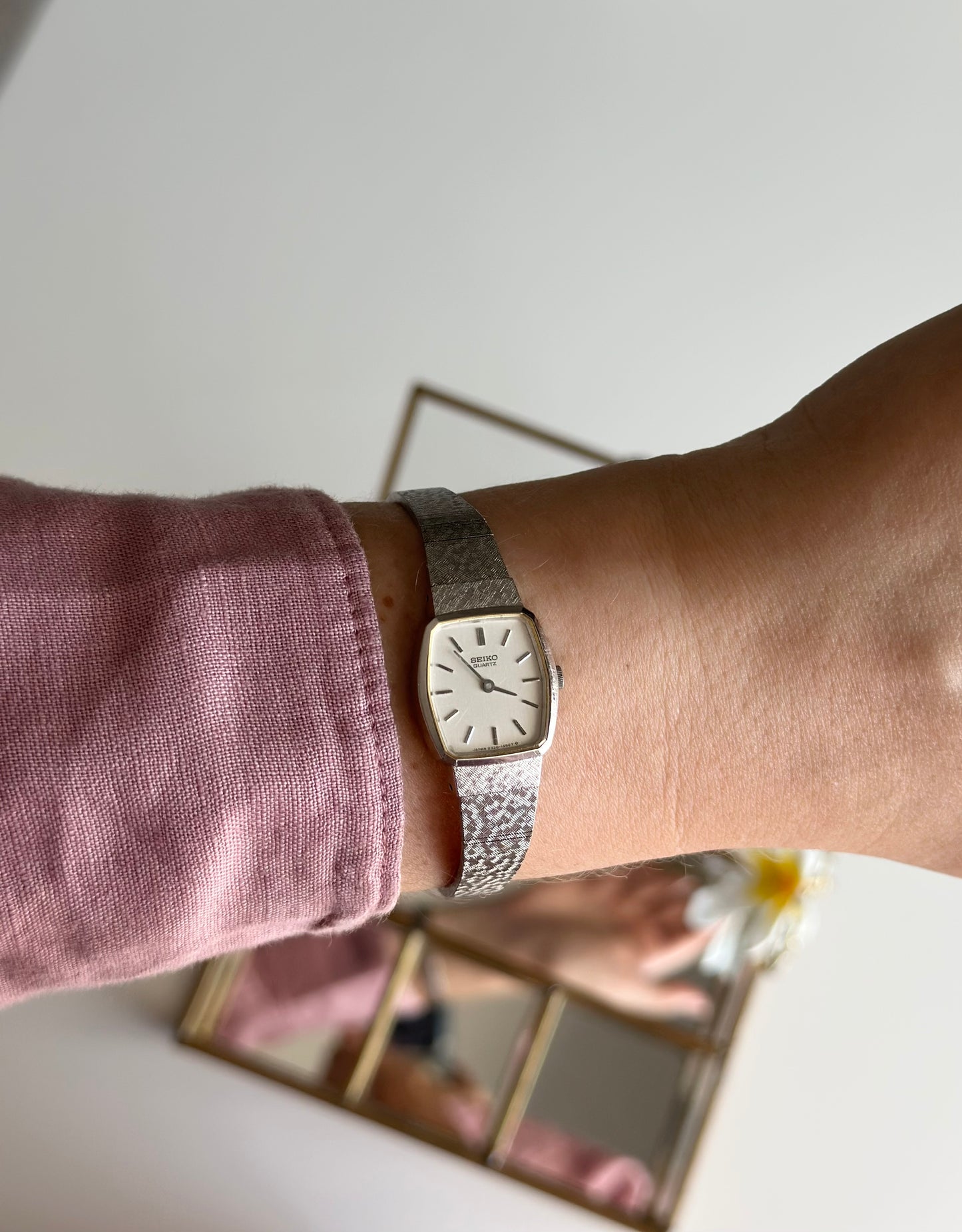 Timeless vintage Seiko quartz watch in a silver tone