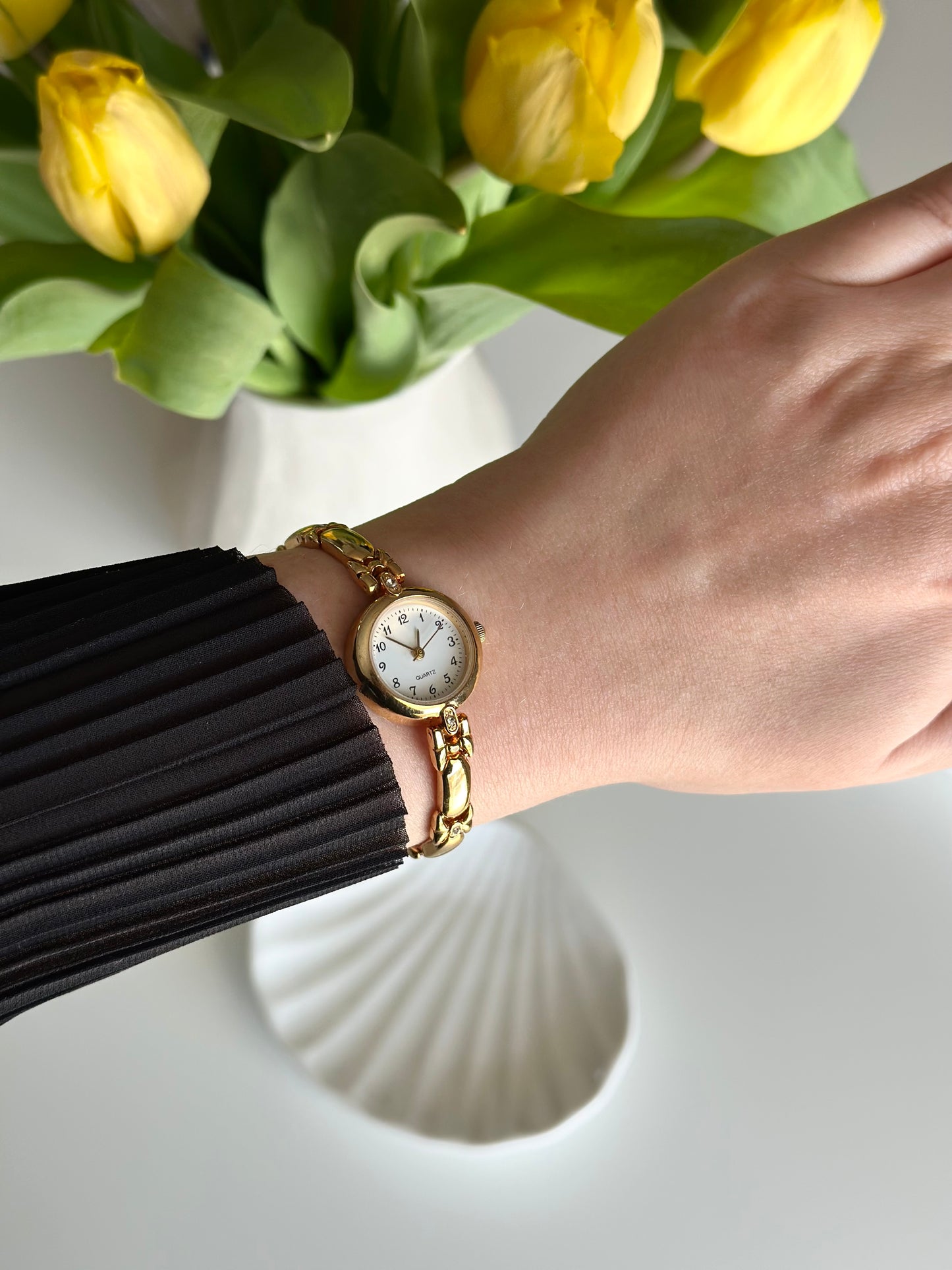 Lovely vintage gold-tone watch from the 2000s