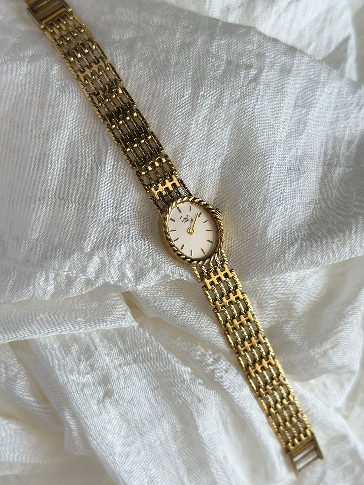 Charming vintage Limit watch