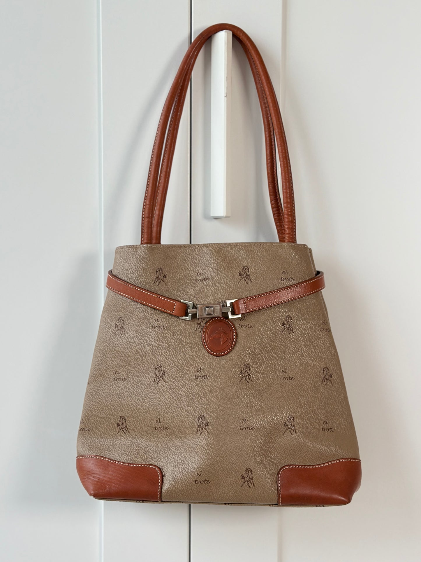 Elegant vintage tote bag by El Trote
