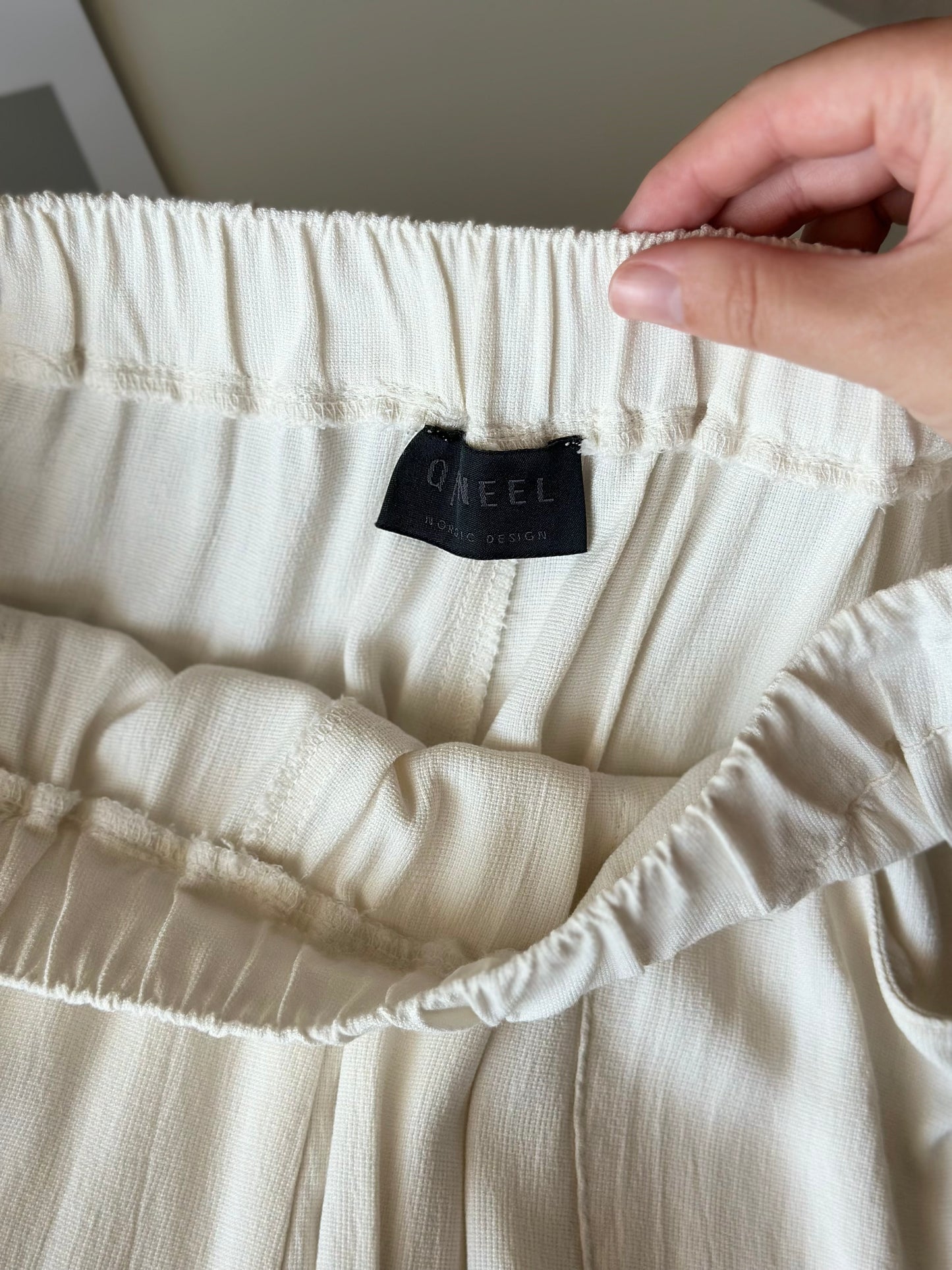 Beautiful midi viscose skirt from Scandinavian brand