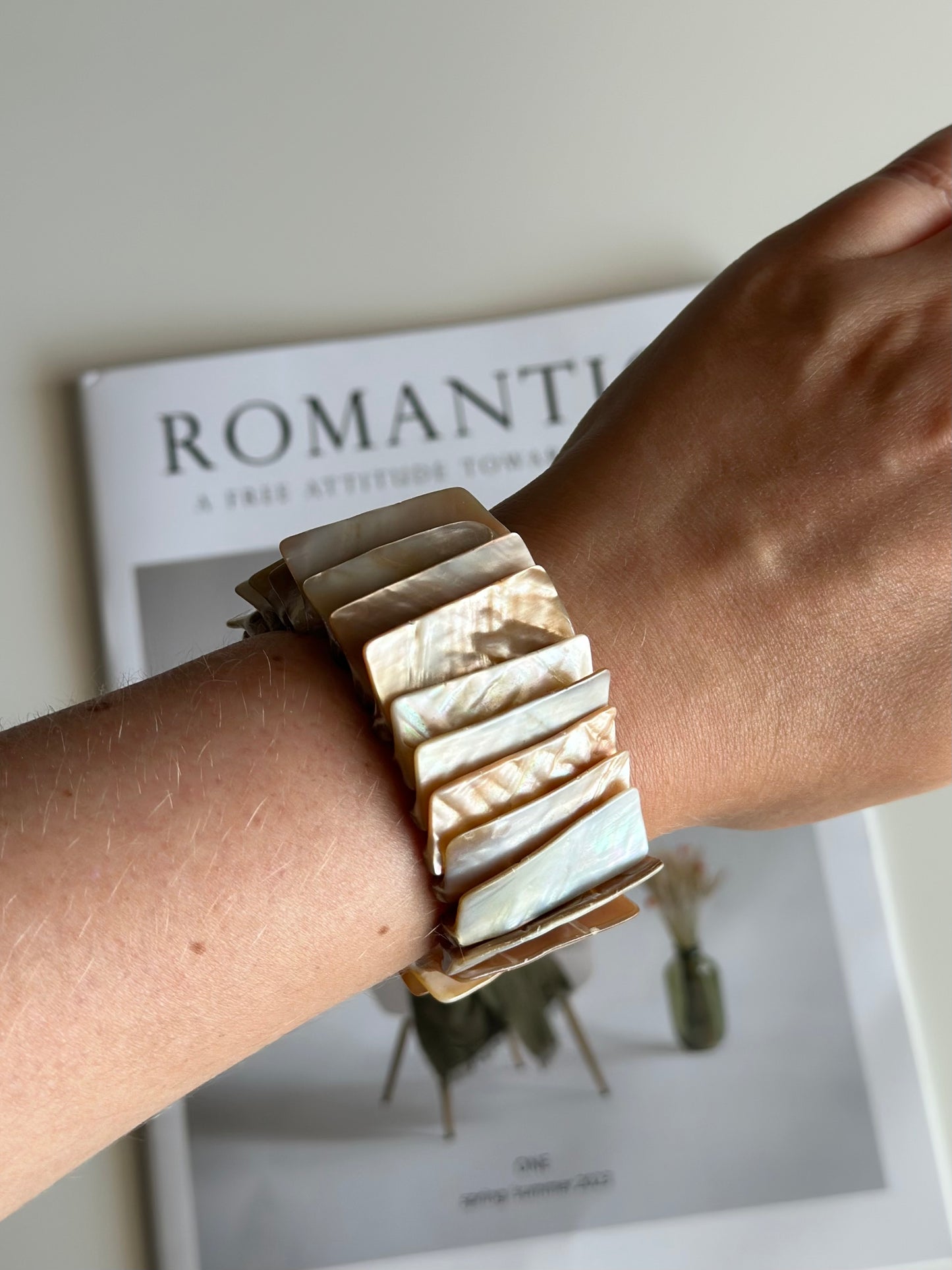 Natural mother-of-pearl vintage stretch bracelet