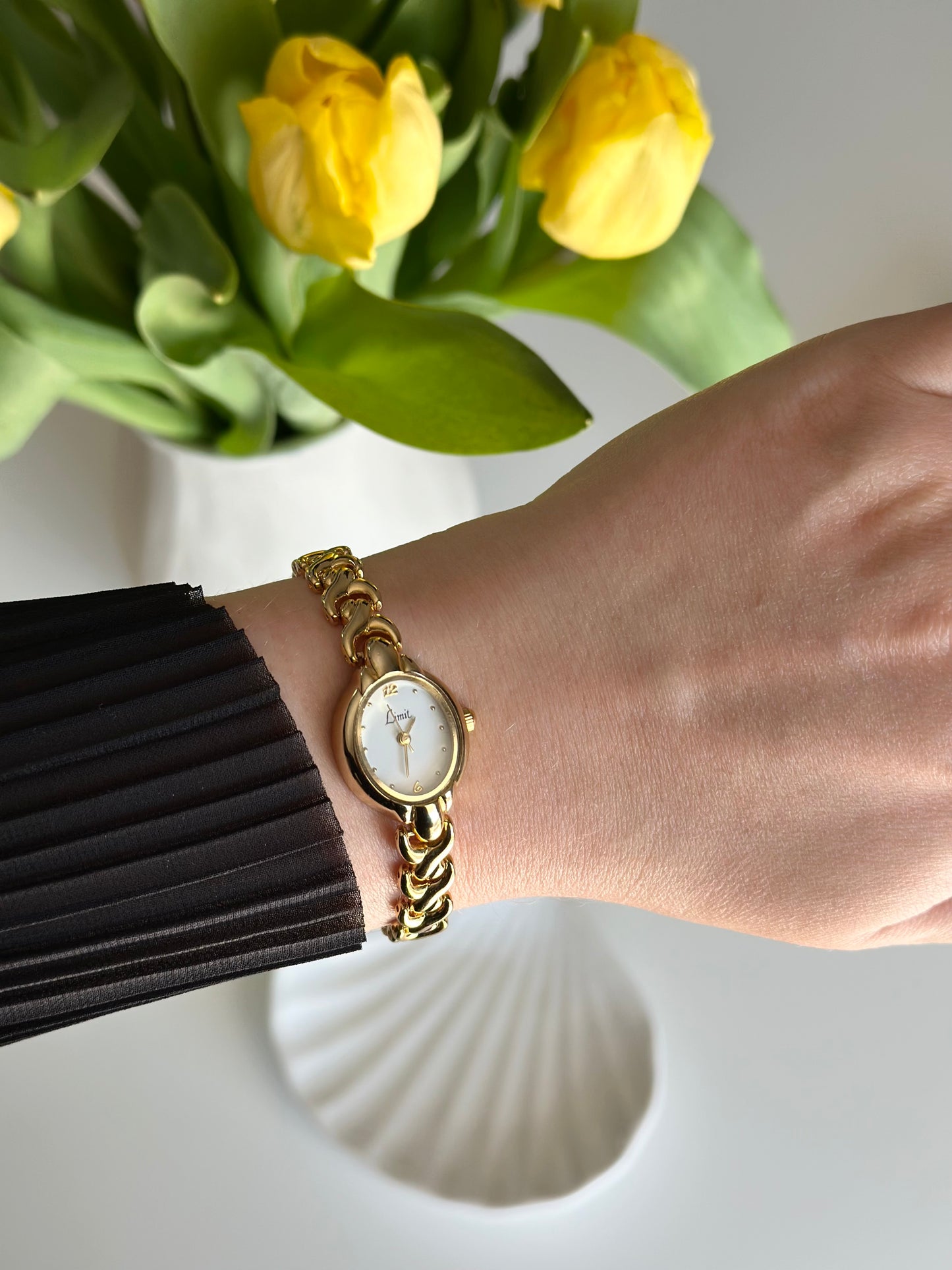 Charming vintage gold-tone watch Limit ✨