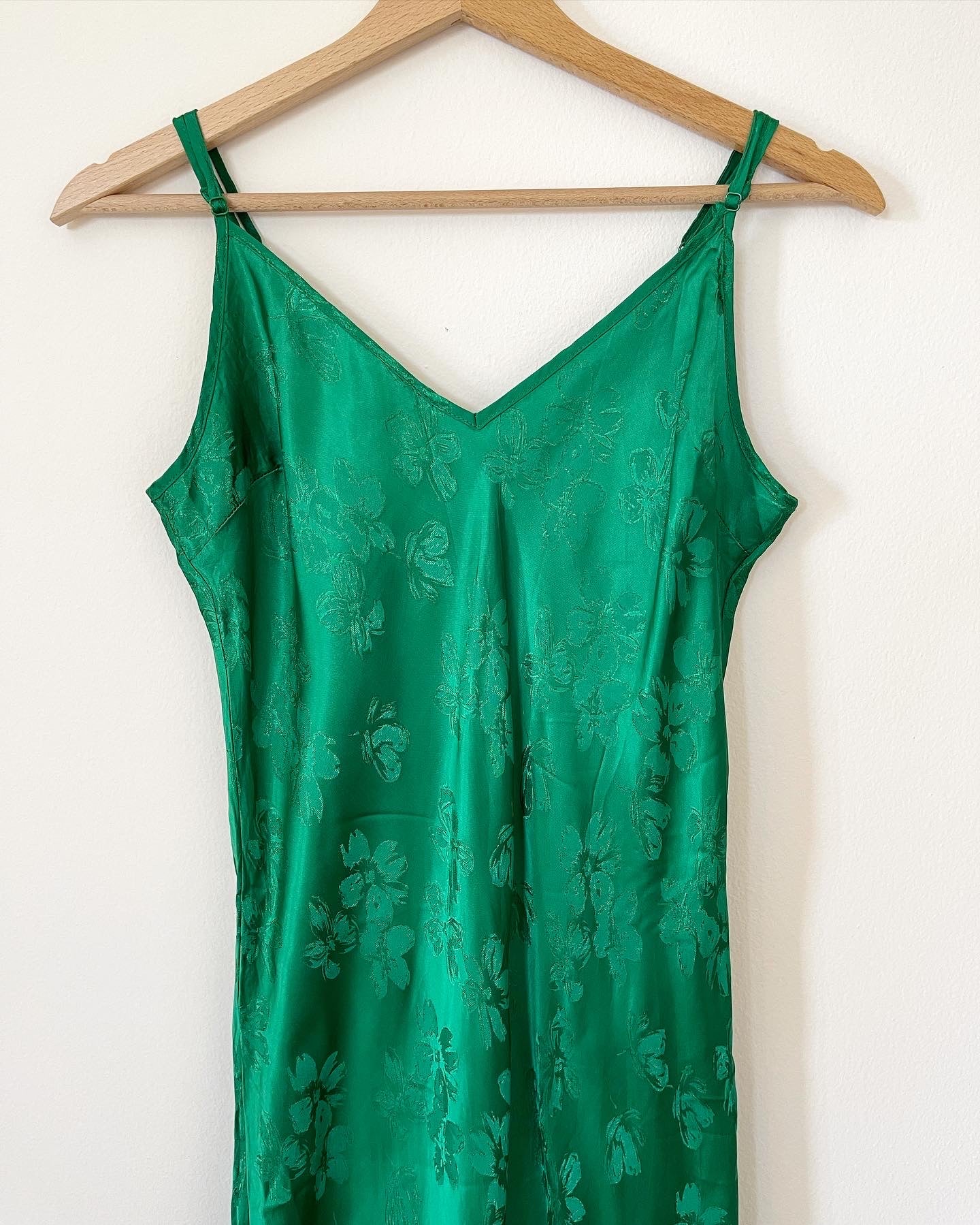 Amazing long slip dress in a silky viscose jacquard weave fabric