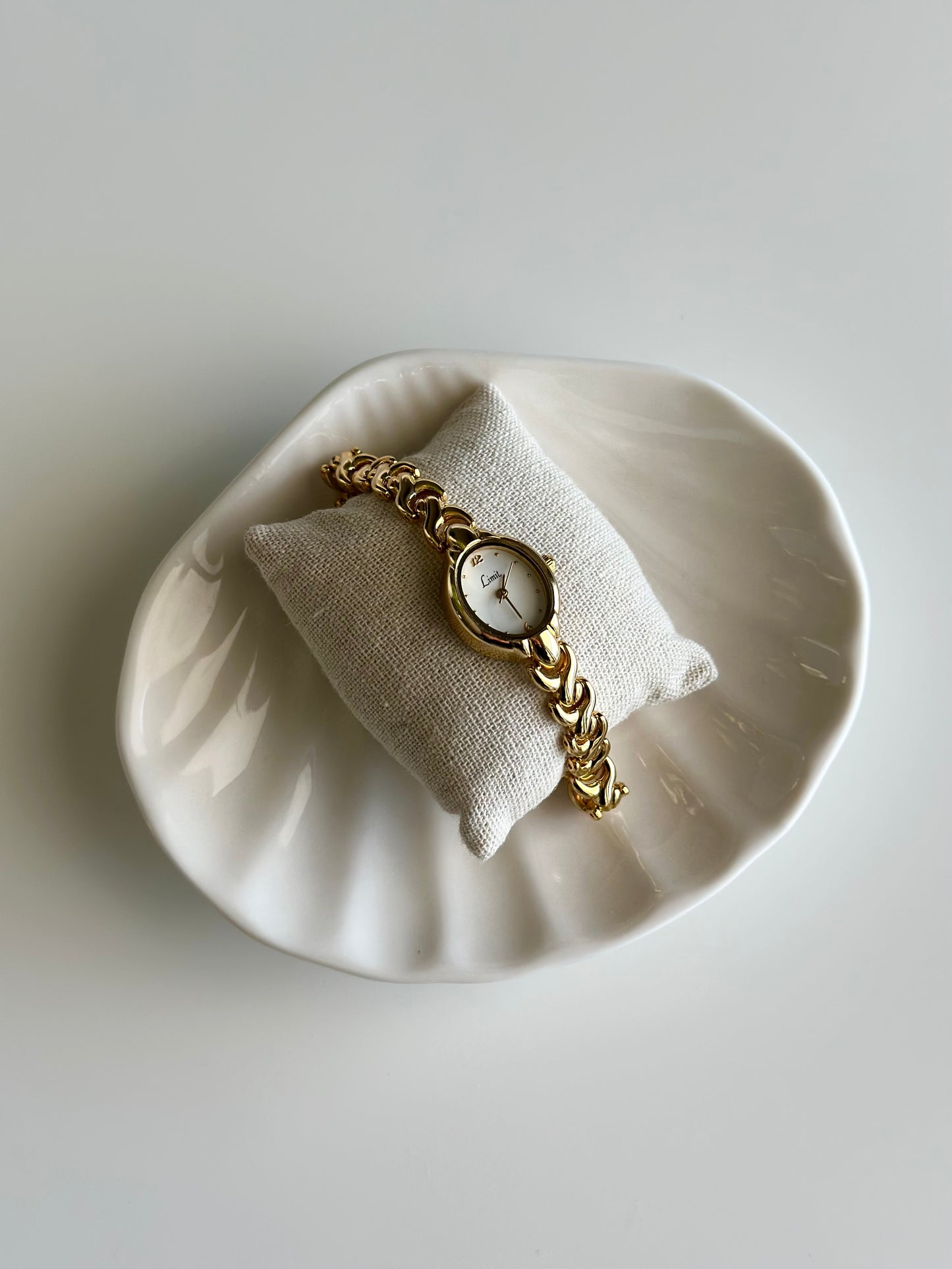 Charming vintage gold-tone watch Limit ✨