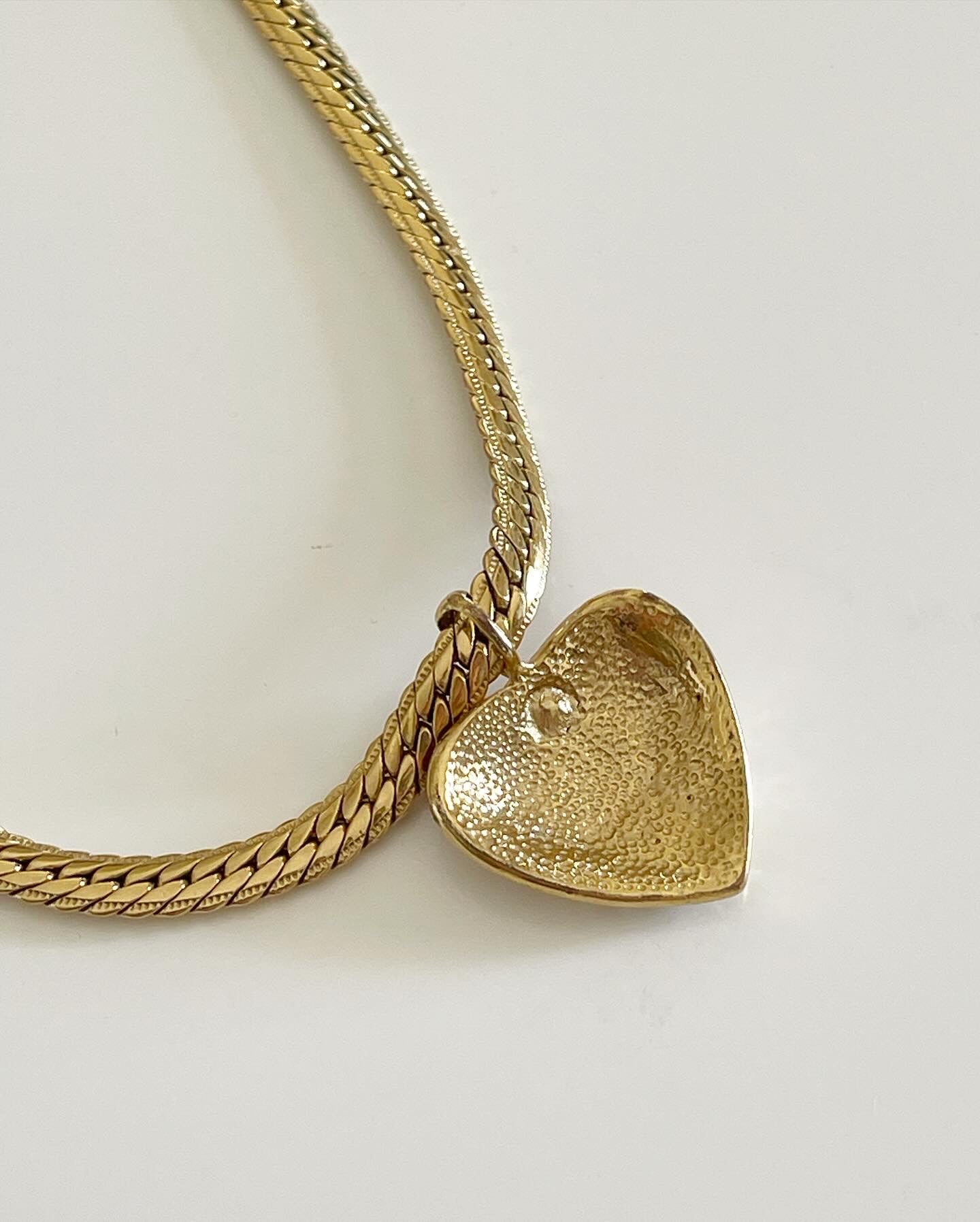 Gorgeous vintage necklace with strawberry-like design pendant