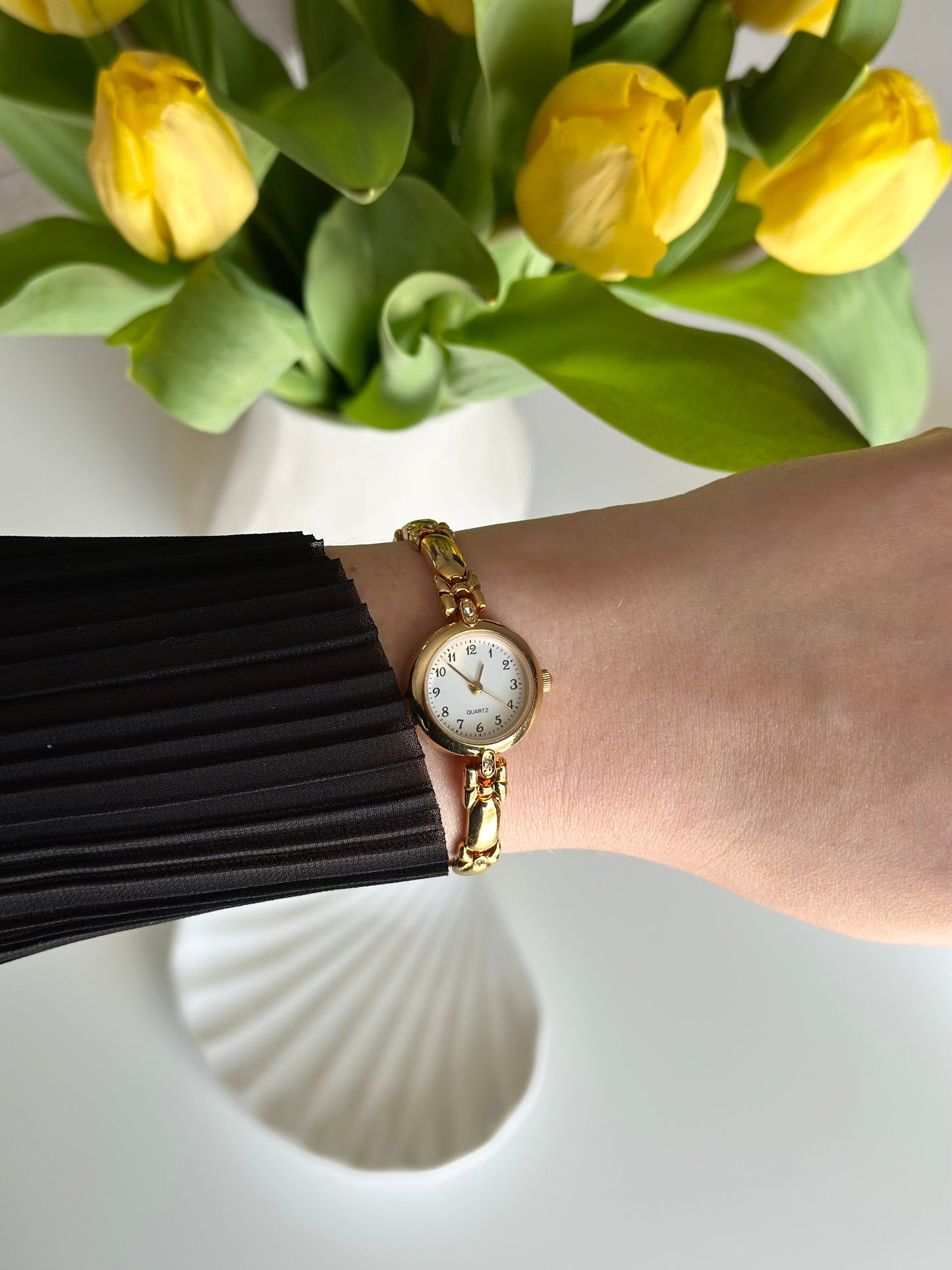 Lovely vintage gold-tone watch from the 2000s