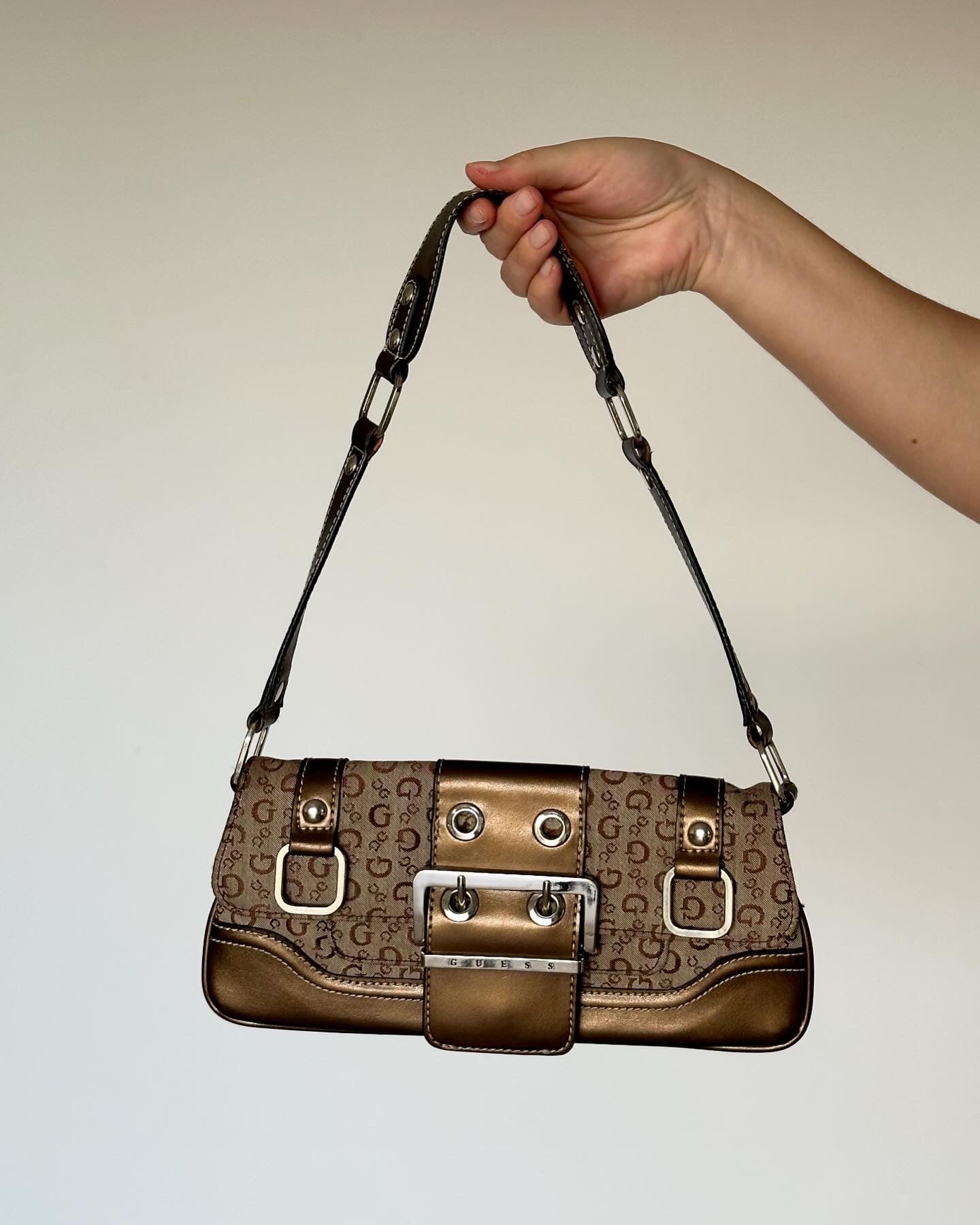 Super trendy vintage Guess bag with monogram print