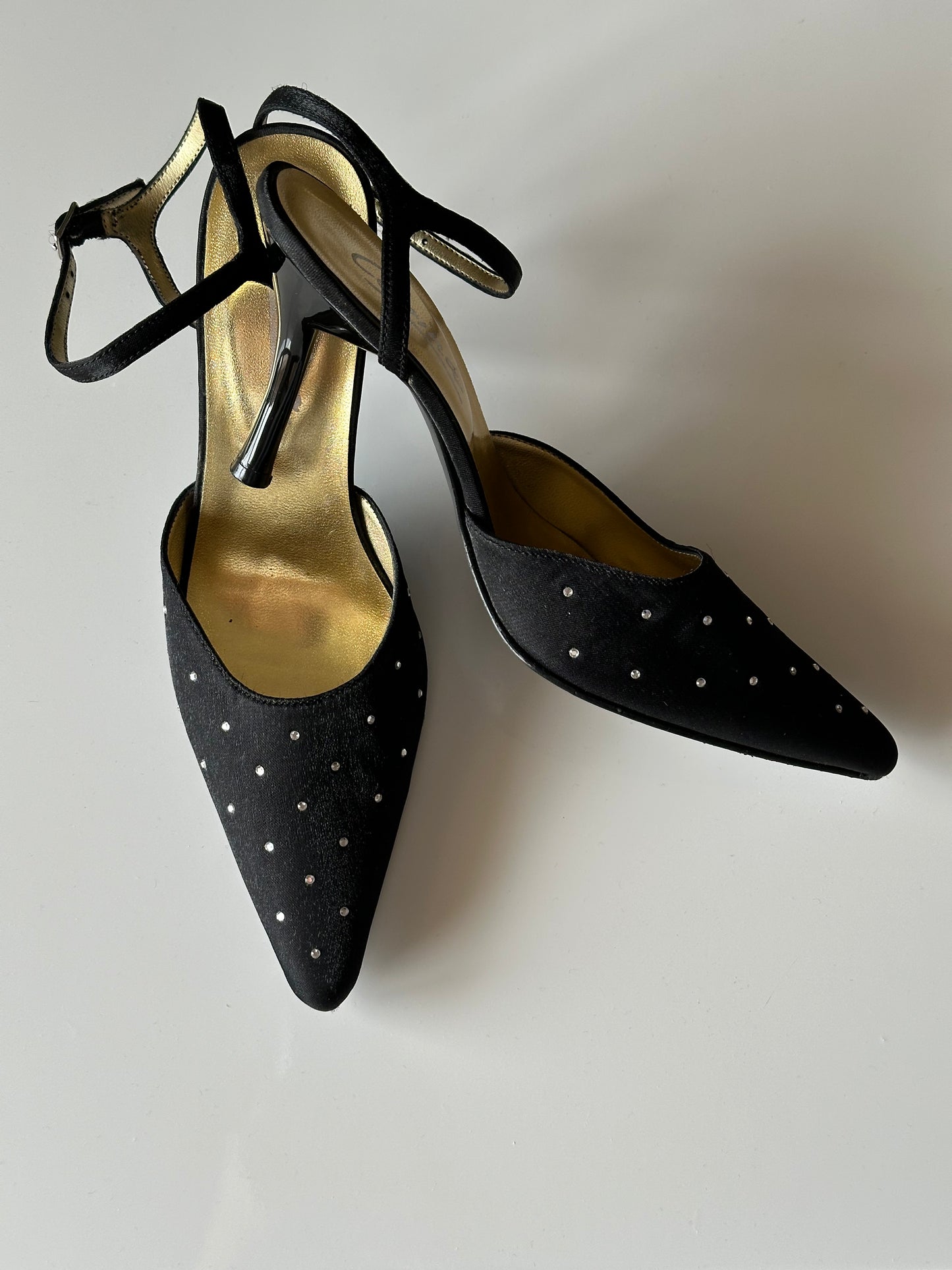 Vintage high-heel satin shoes with crystals 💎